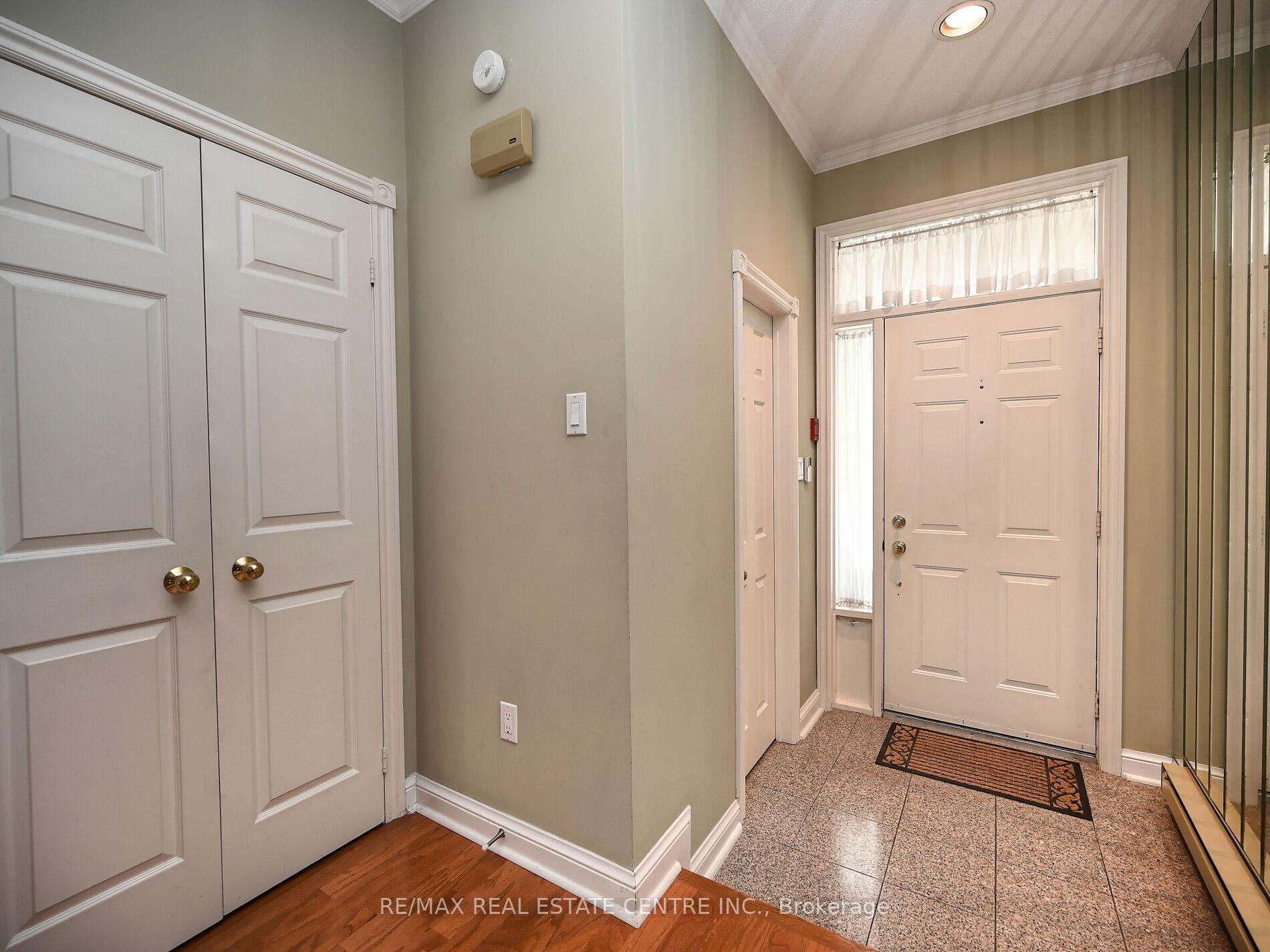 3 Bedrooms Condo at 3587 Kariya, Mississauga For sale