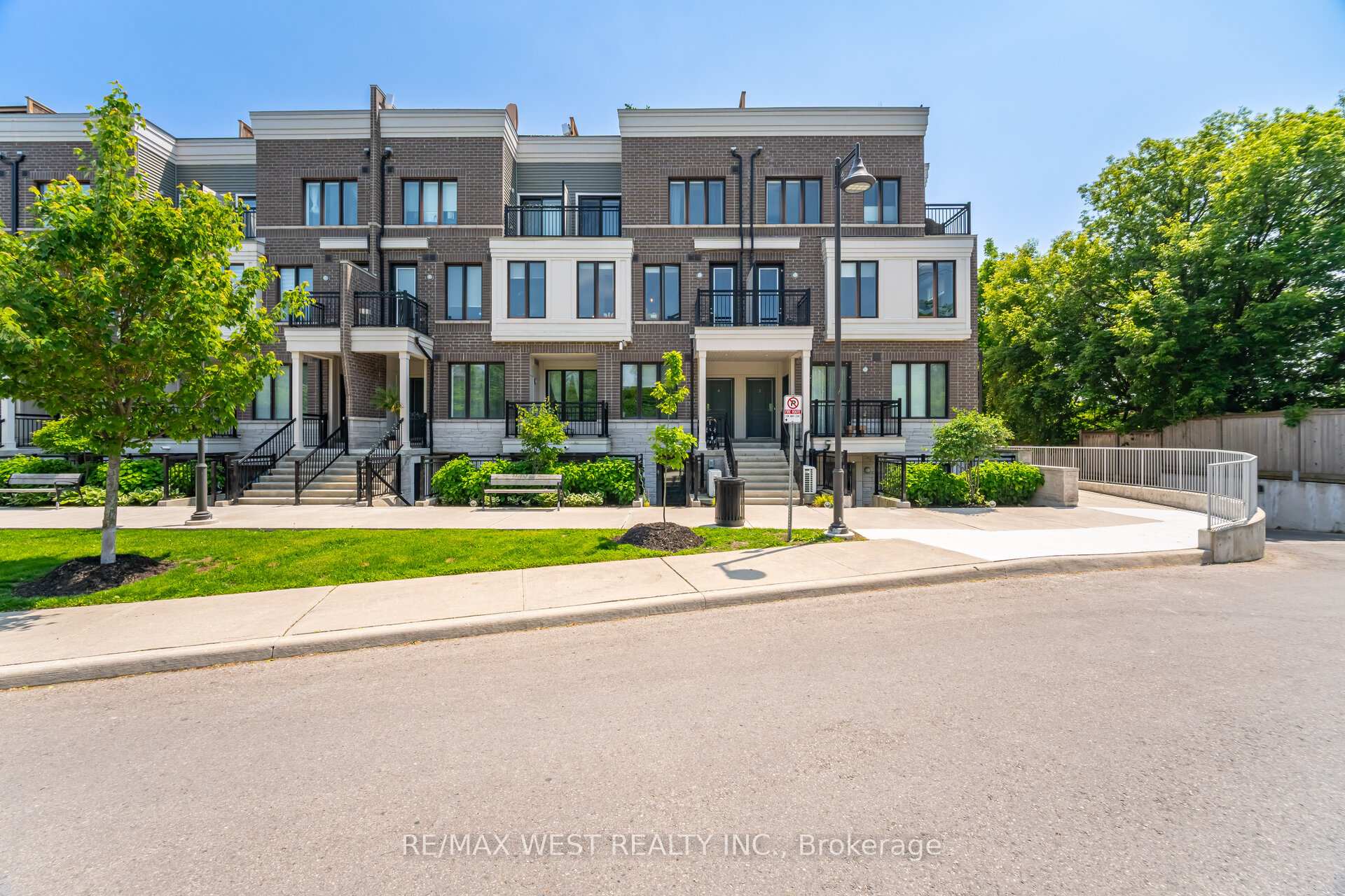 2 Bedrooms Condo at 150 Long Branch, Toronto For sale