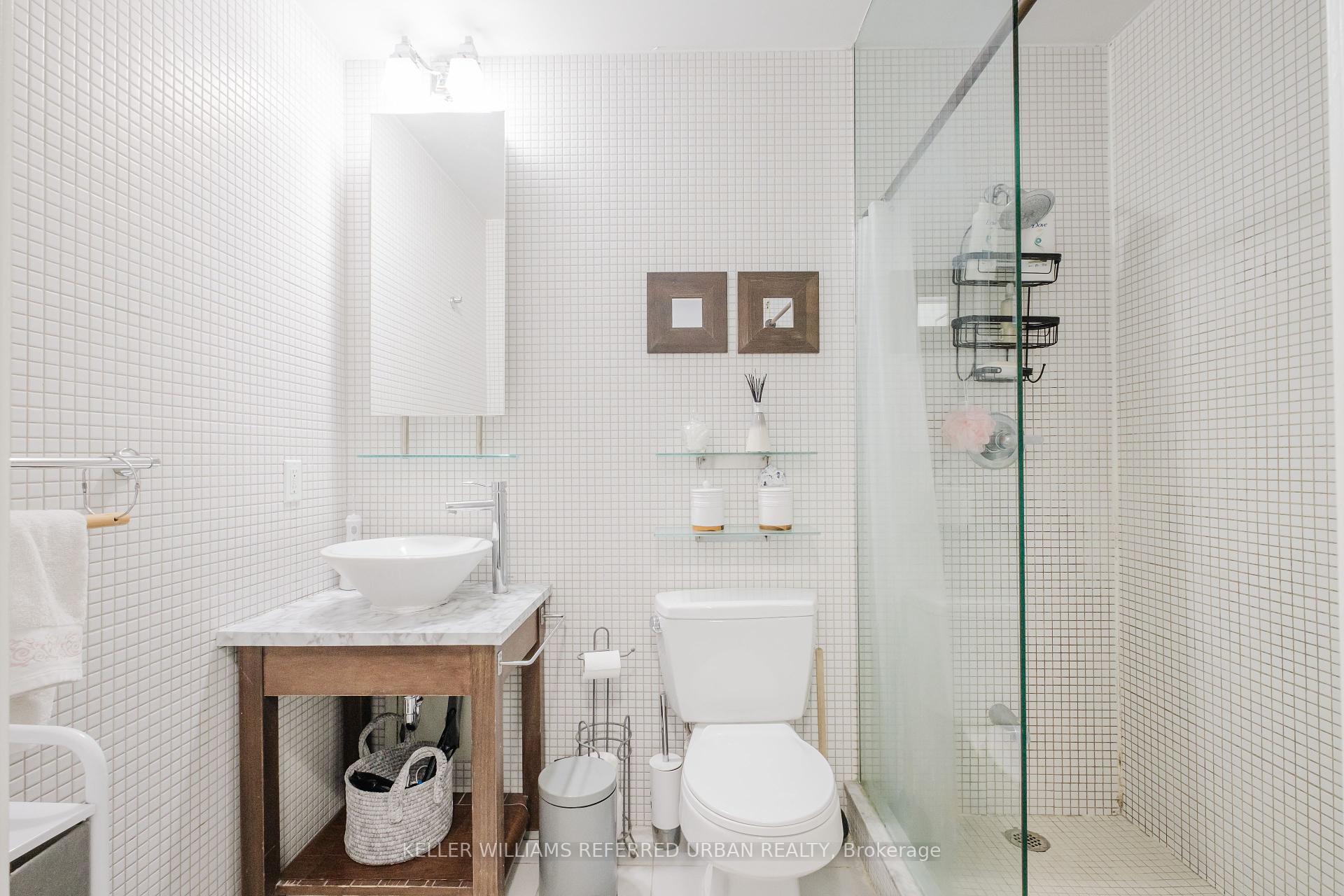 1 Bedroom Condo at 8 Colborne, Toronto For sale