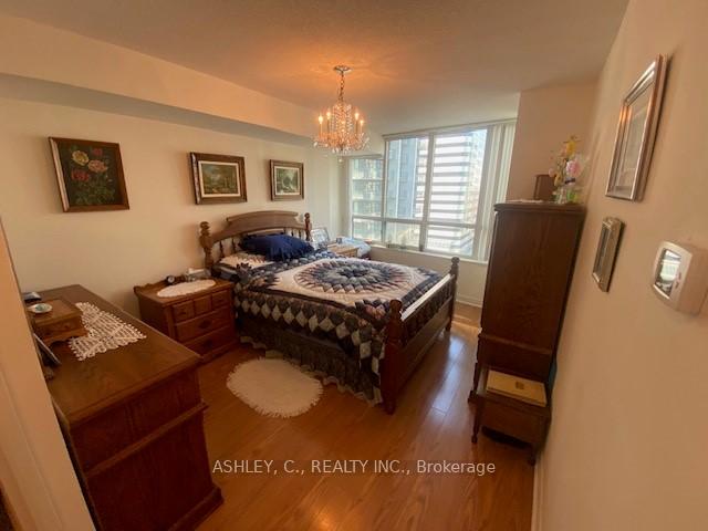 2 Bedrooms Condo at 23 Hollywood,  Toronto For sale