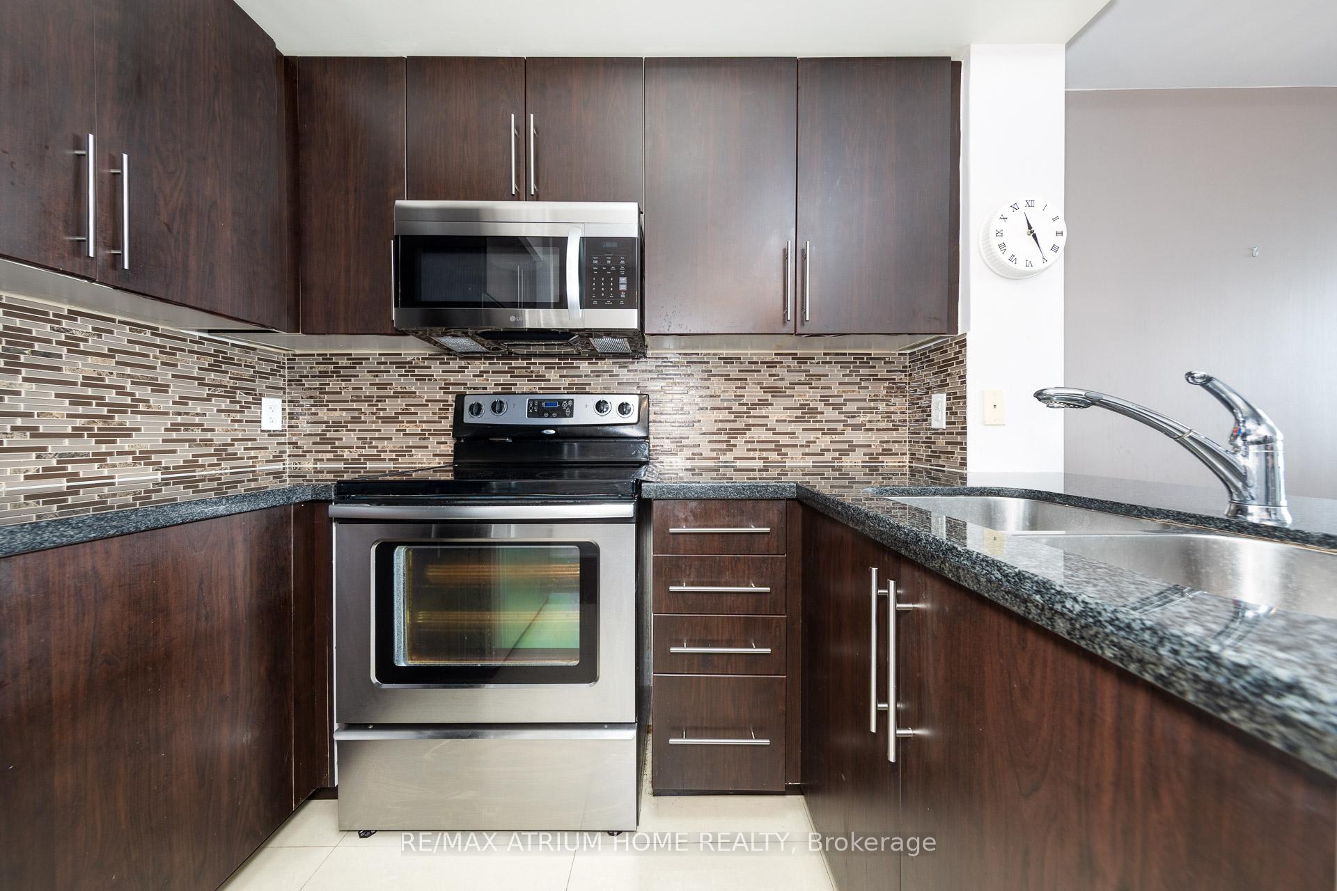 2 Bedrooms Condo at 20 North Park, Vaughan For sale