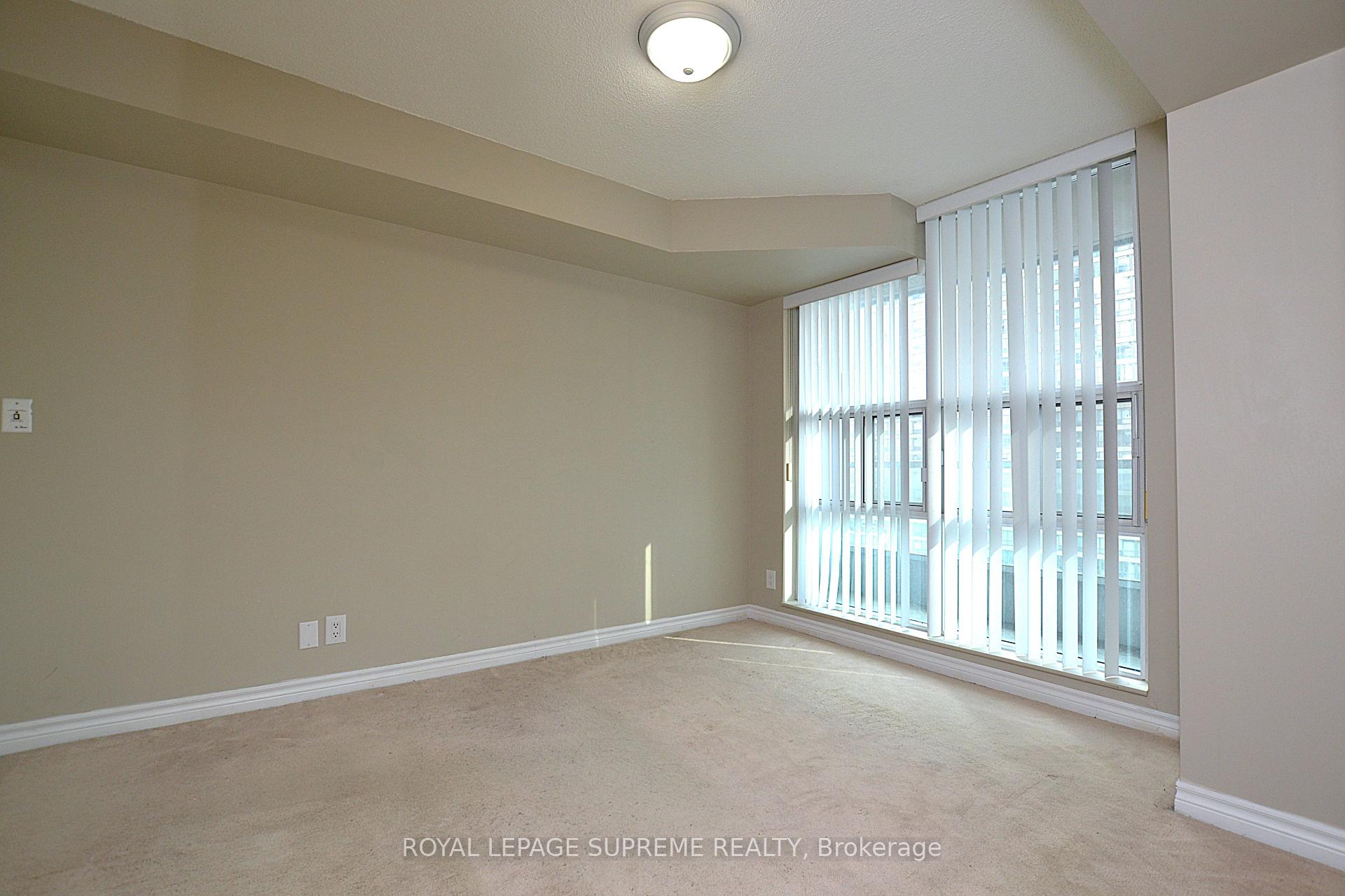 2 Bedrooms Condo at 1 Elm, Mississauga For sale