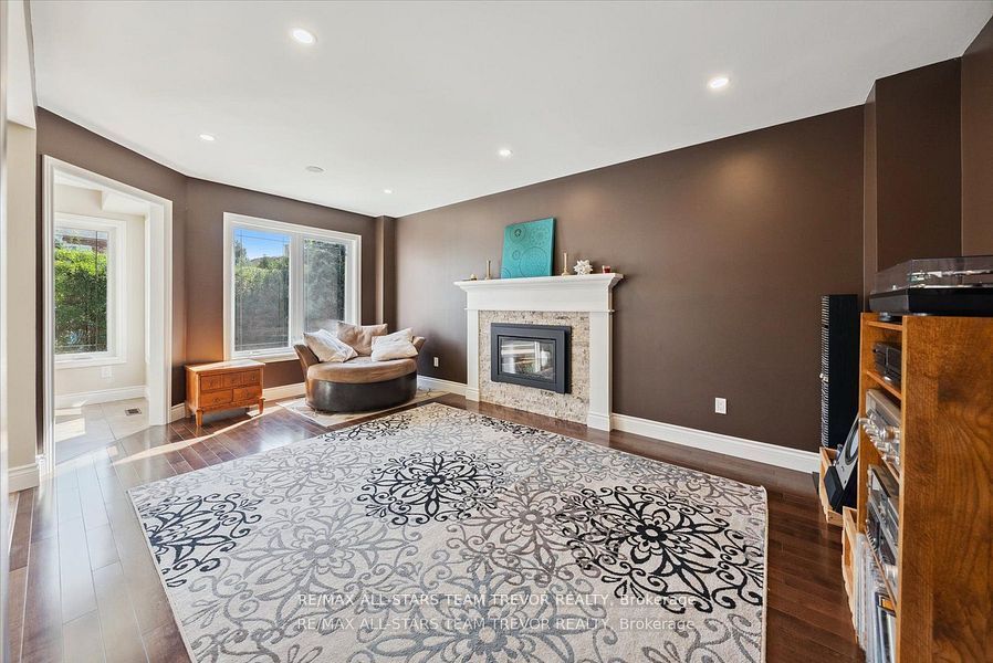 23 Litner Crescent, Georgina, ON L4P 3V1
