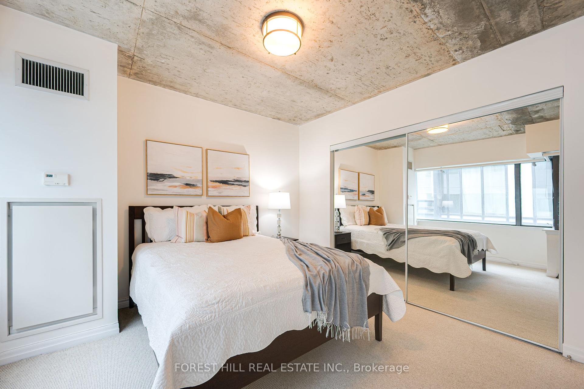 2 Bedrooms Condo at 22 Wellesley, Toronto For sale