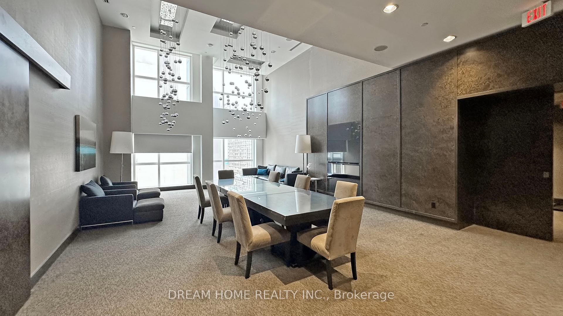 2 Bedrooms Condo at 386 Yonge, Toronto For sale