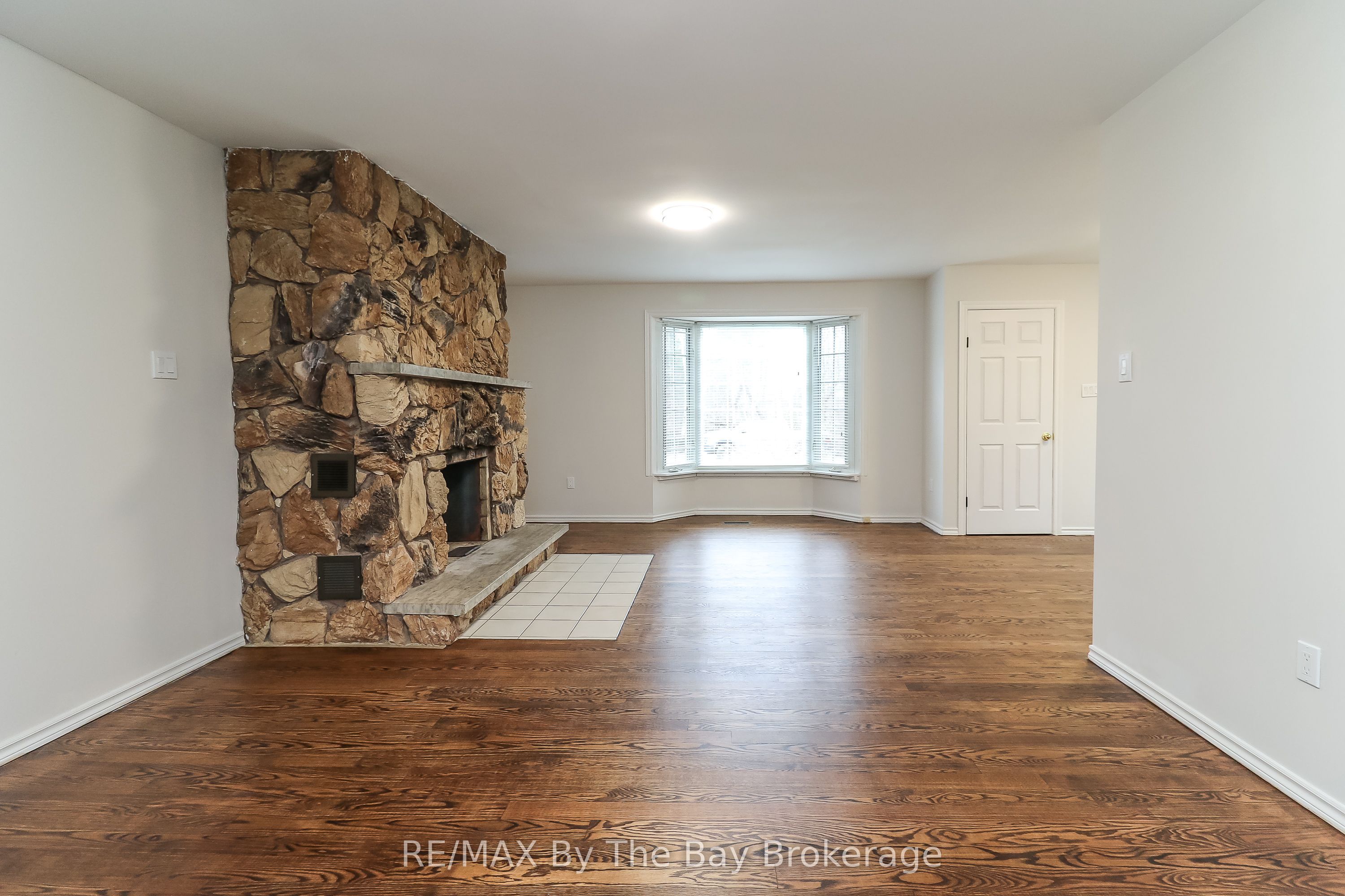 12 Bridlewood Crescent, Wasaga Beach, ON L9Z 1B4