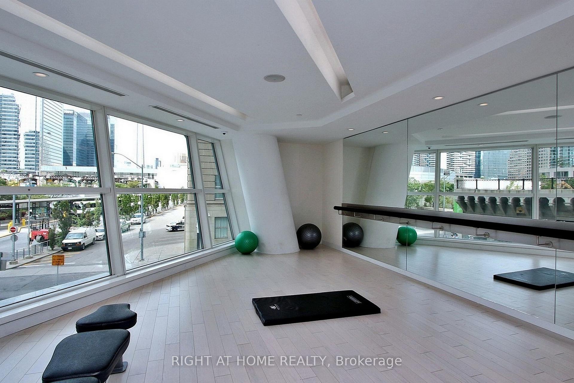 3 Bedrooms Condo at 8 The Esplanade, Toronto For sale