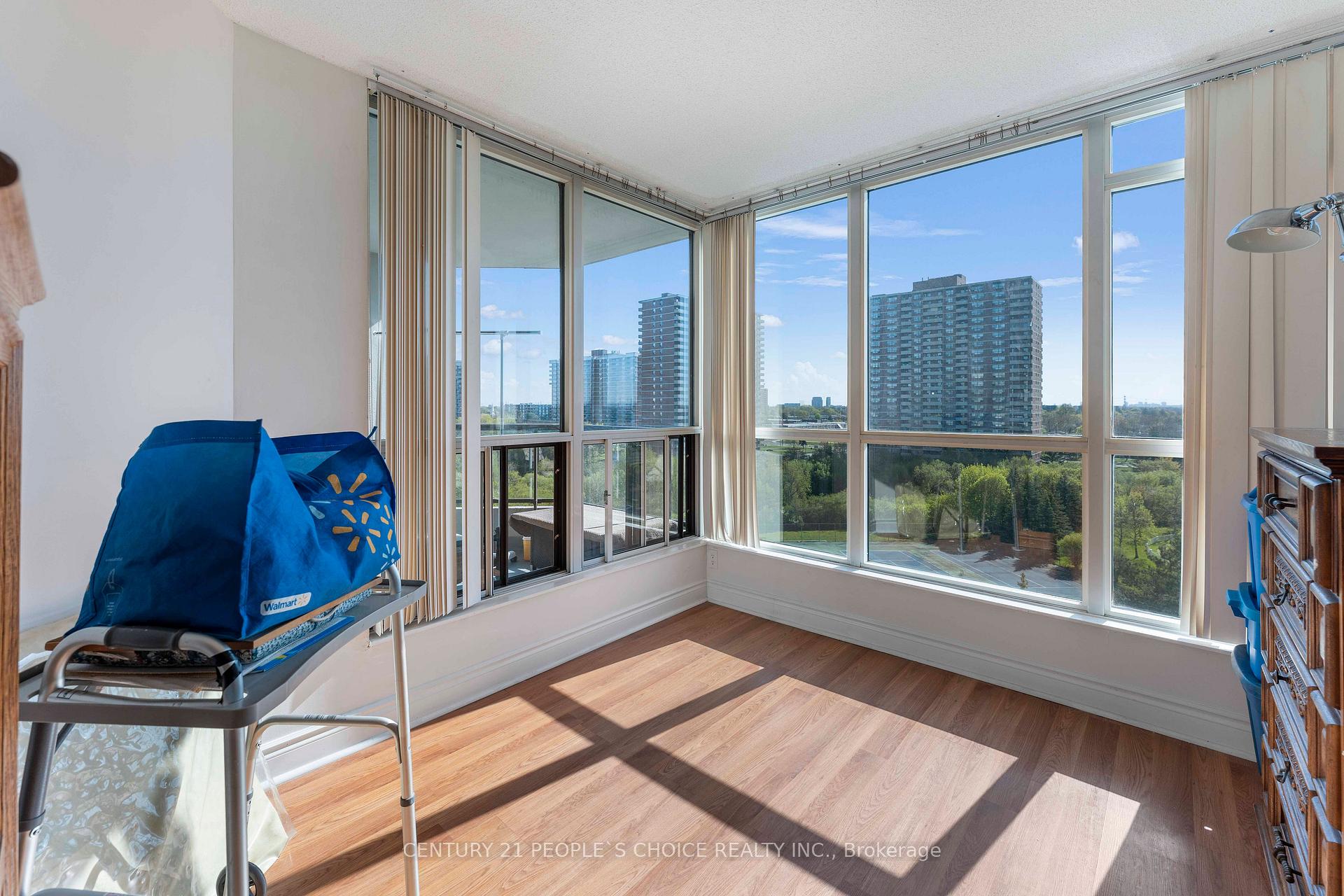 2 Bedrooms Condo at 3 Rowntree, Toronto For sale