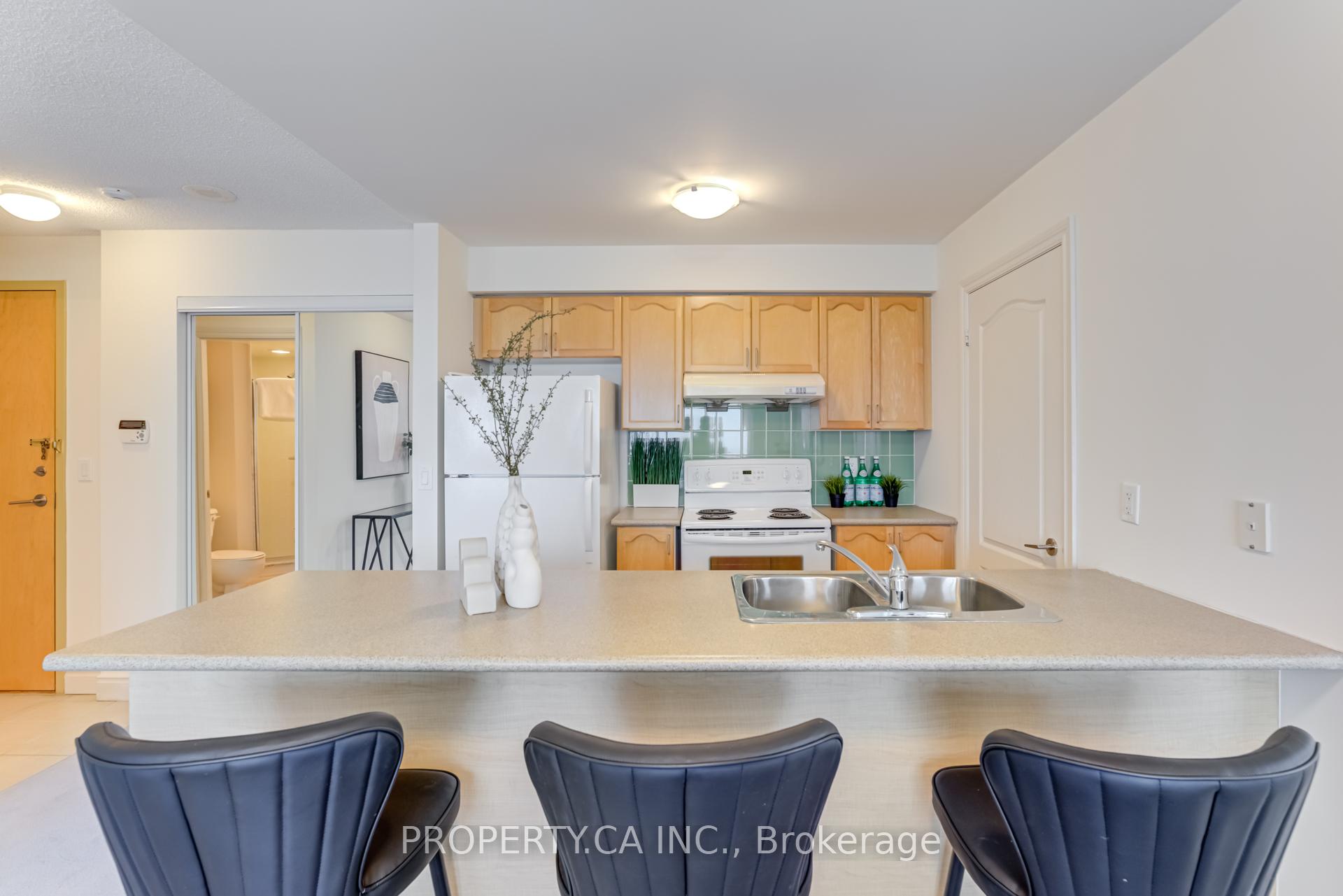 2 Bedrooms Condo at 50 Brian Harrison, Toronto For sale