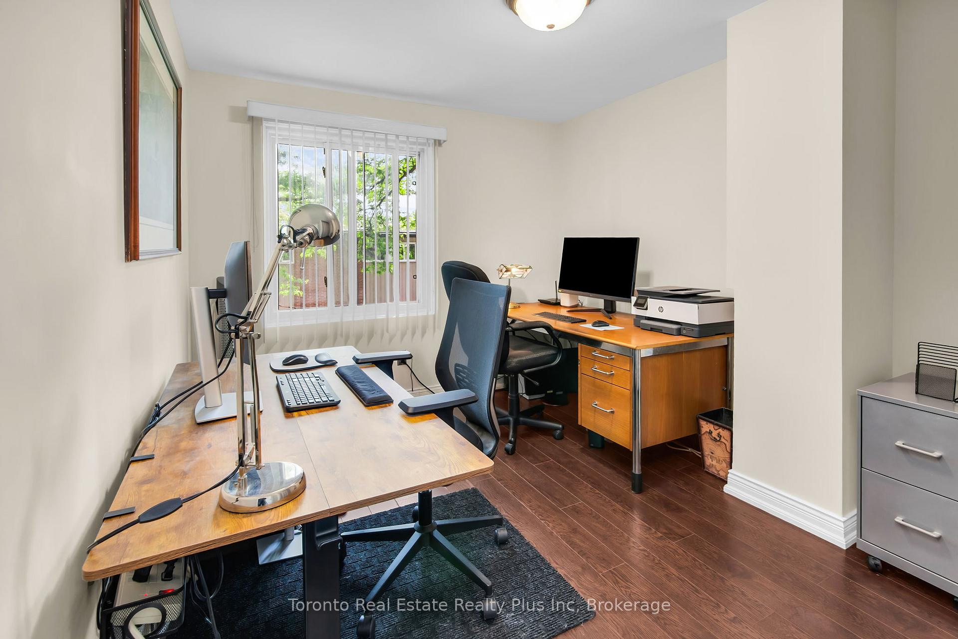 3 Bedrooms Condo at 400 Bloor, Mississauga For sale