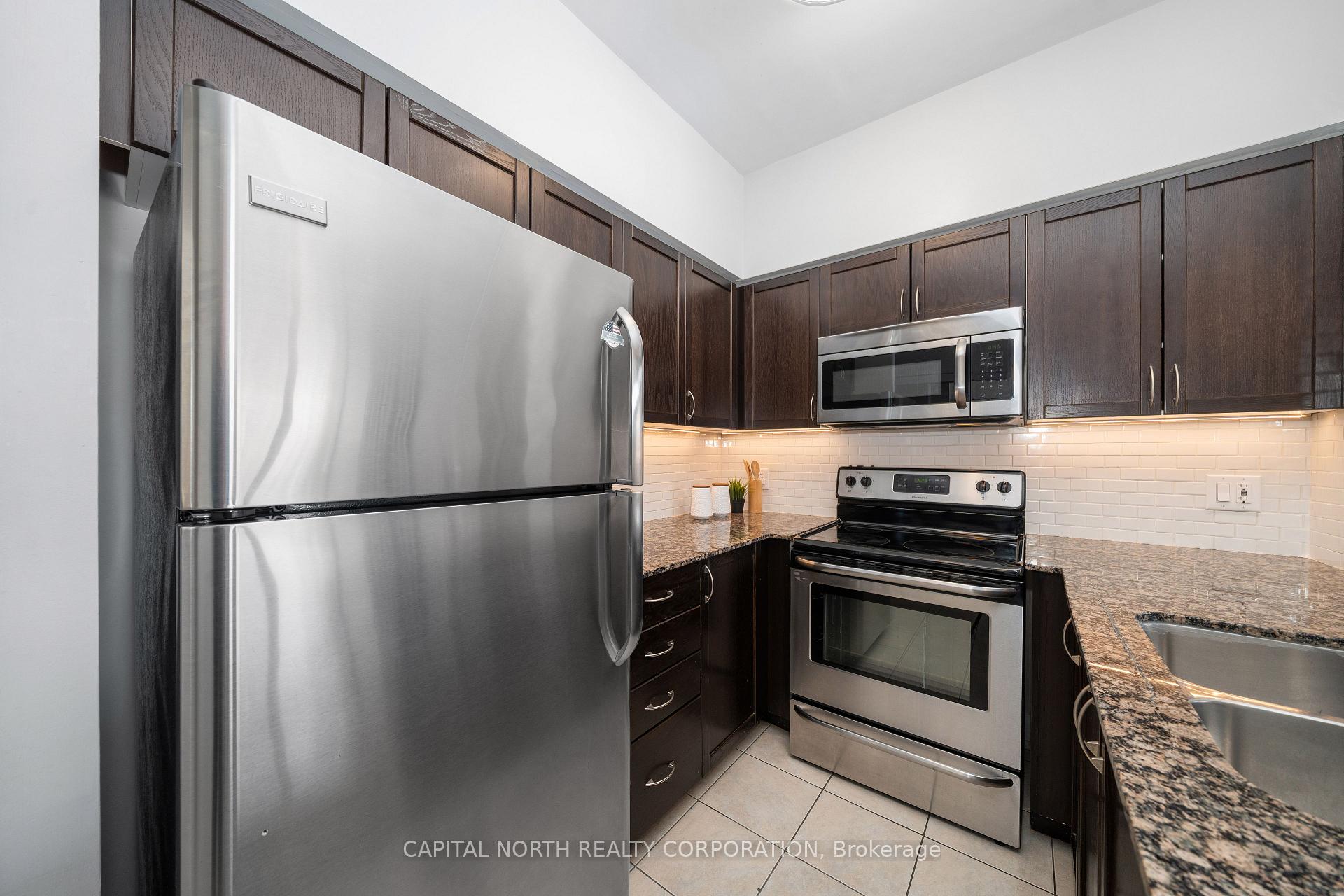2 Bedrooms Condo at 4700 Highway 7, Vaughan For sale