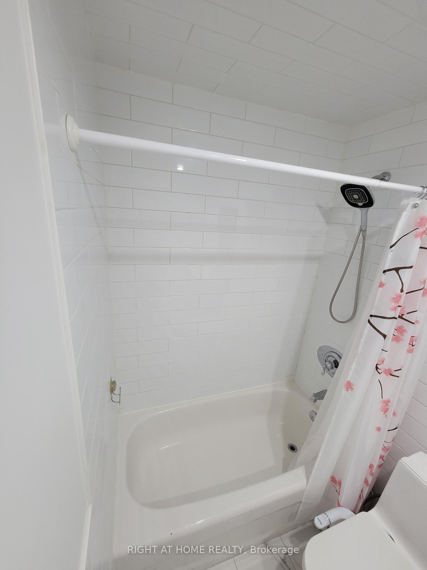 1 Bedroom Condo at 625 Shoreline, Mississauga For sale