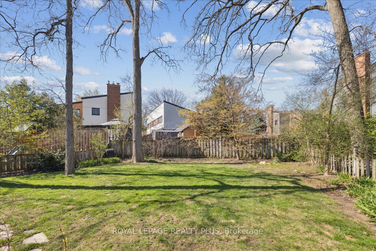 3413 Autumnleaf Crescent