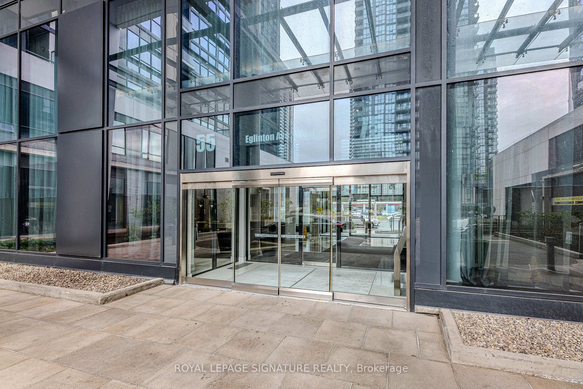 2 Bedrooms Condo at 55 Eglinton, Mississauga For sale