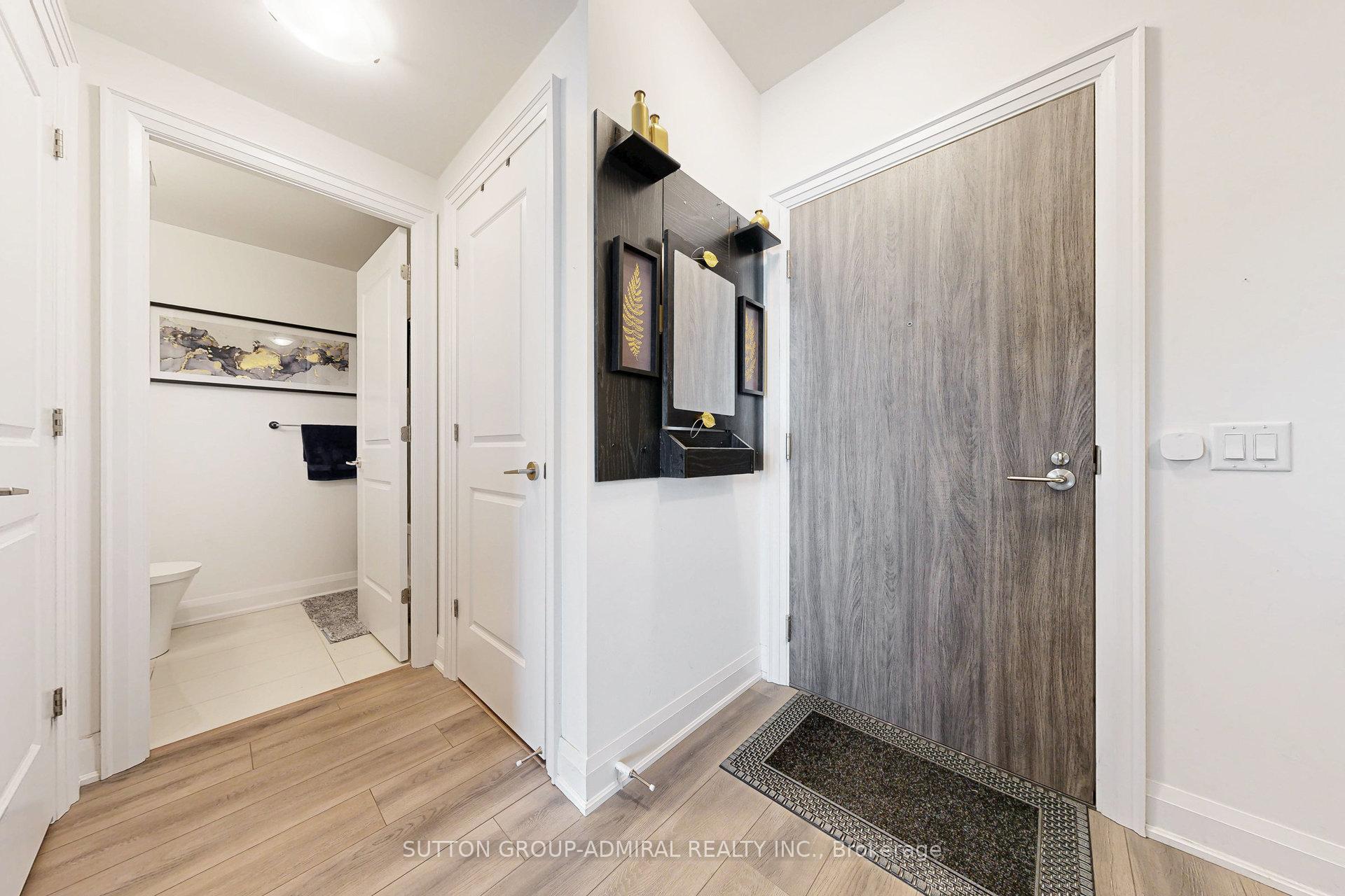 2 Bedrooms Condo at 20 Gatineau, Vaughan For sale
