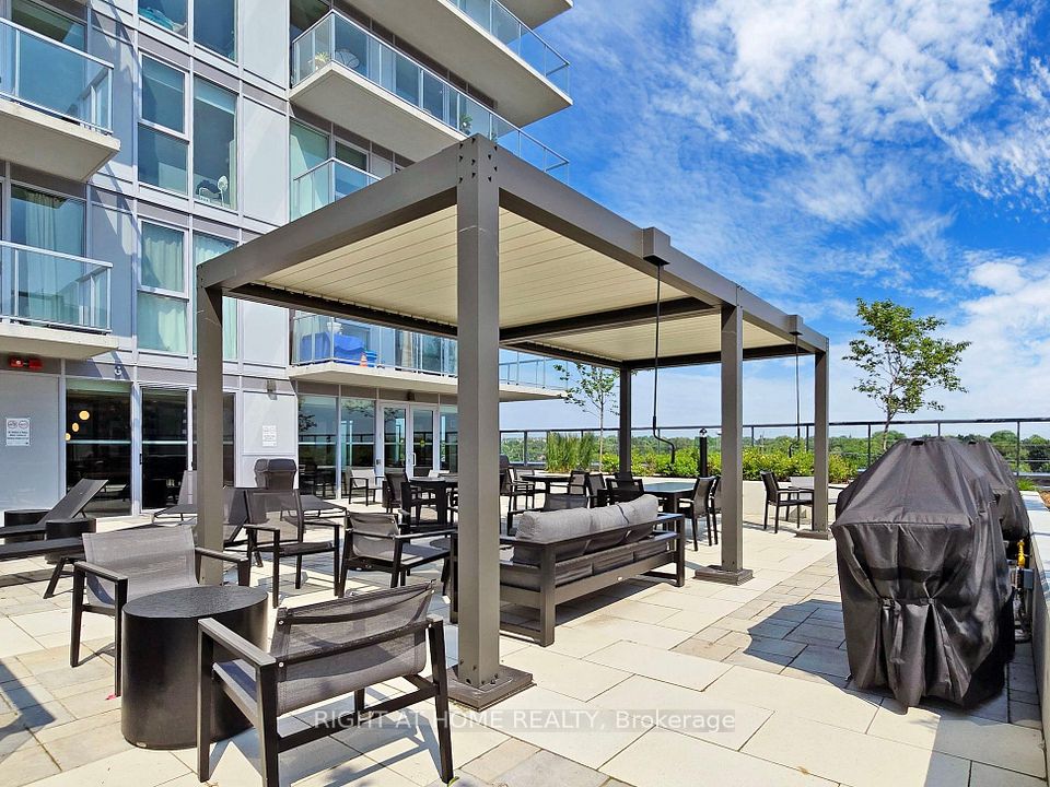 #1212 - 185 Deerfield Road, Newmarket, ON L3Y 0G7