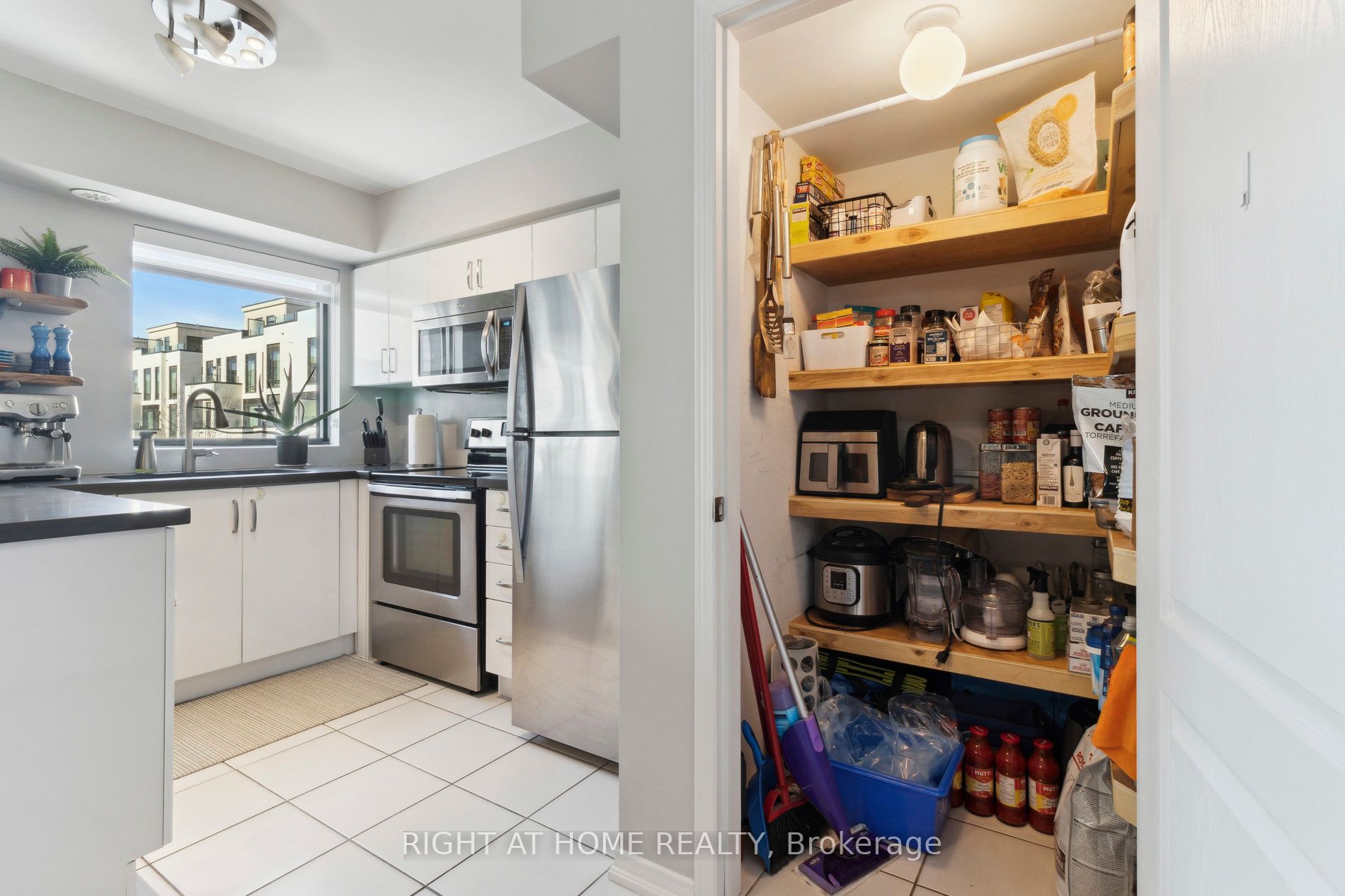 130 Widdicombe Hill Boulevard W, #415