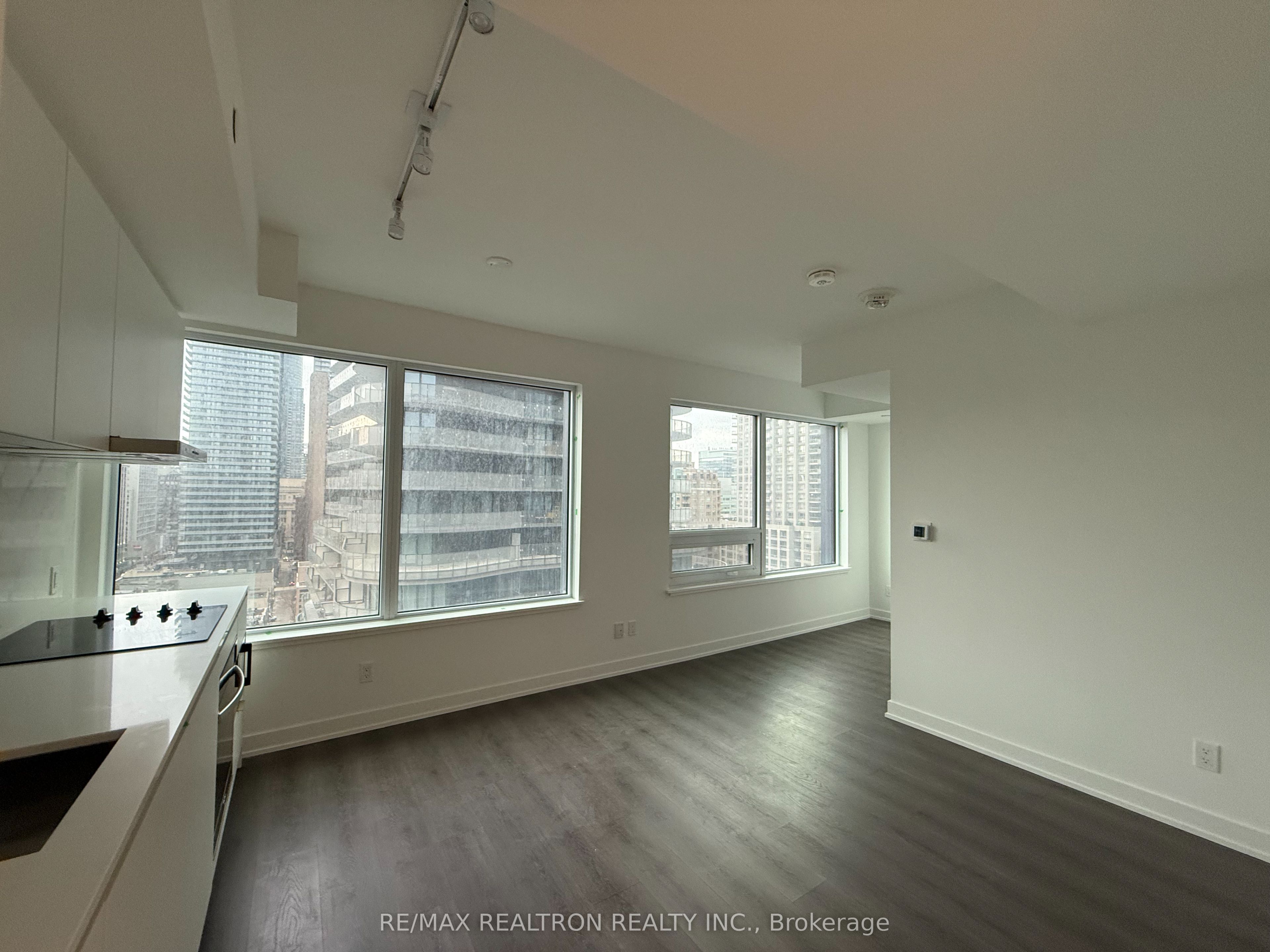 8 Wellesley Street W, #1215