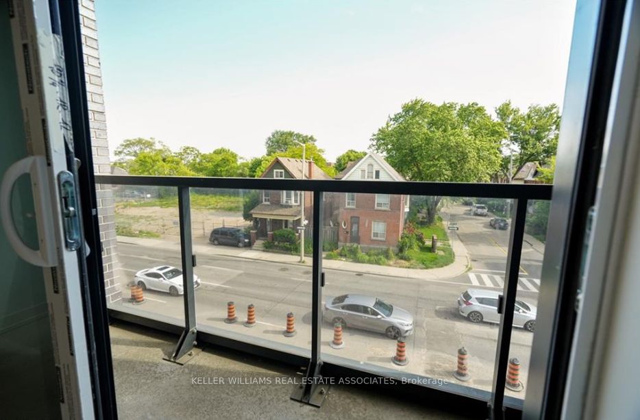 415 Main Street W, #318