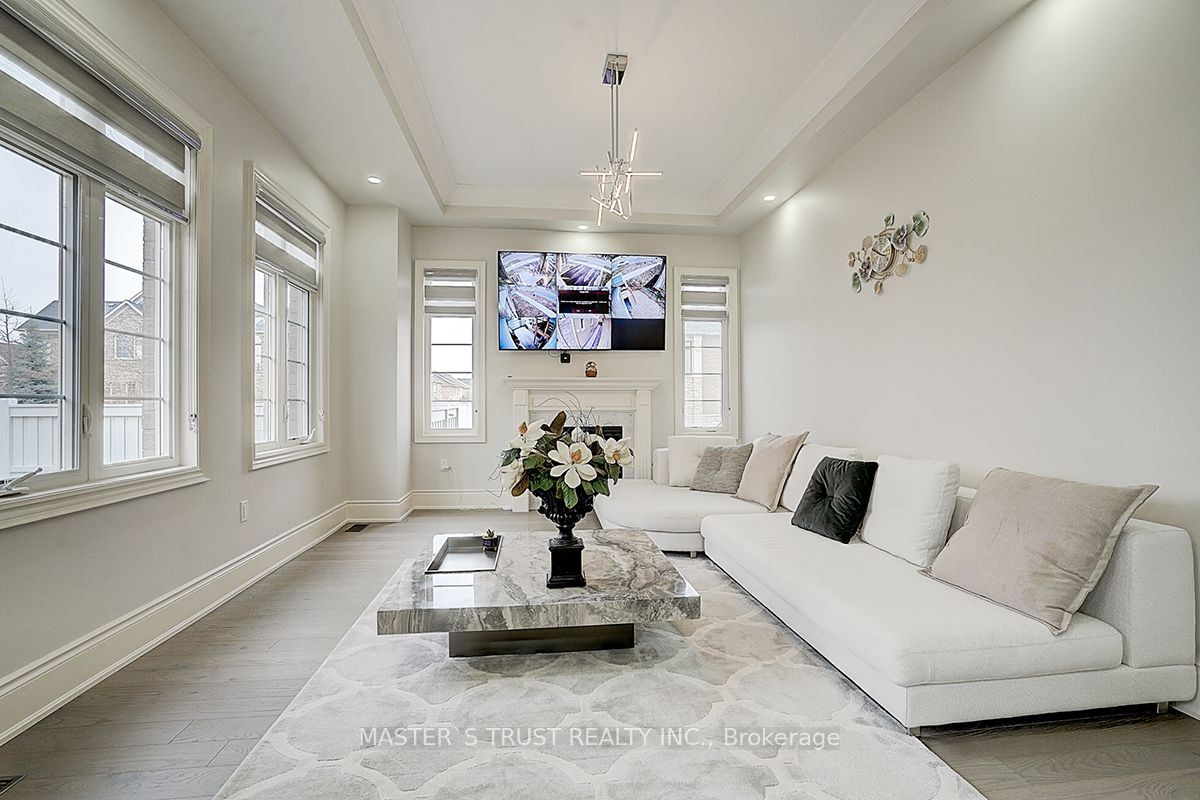220 Wesmina Avenue, Whitchurch-Stouffville Stouffville