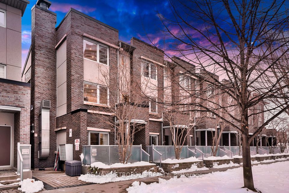 295 Village Green Square