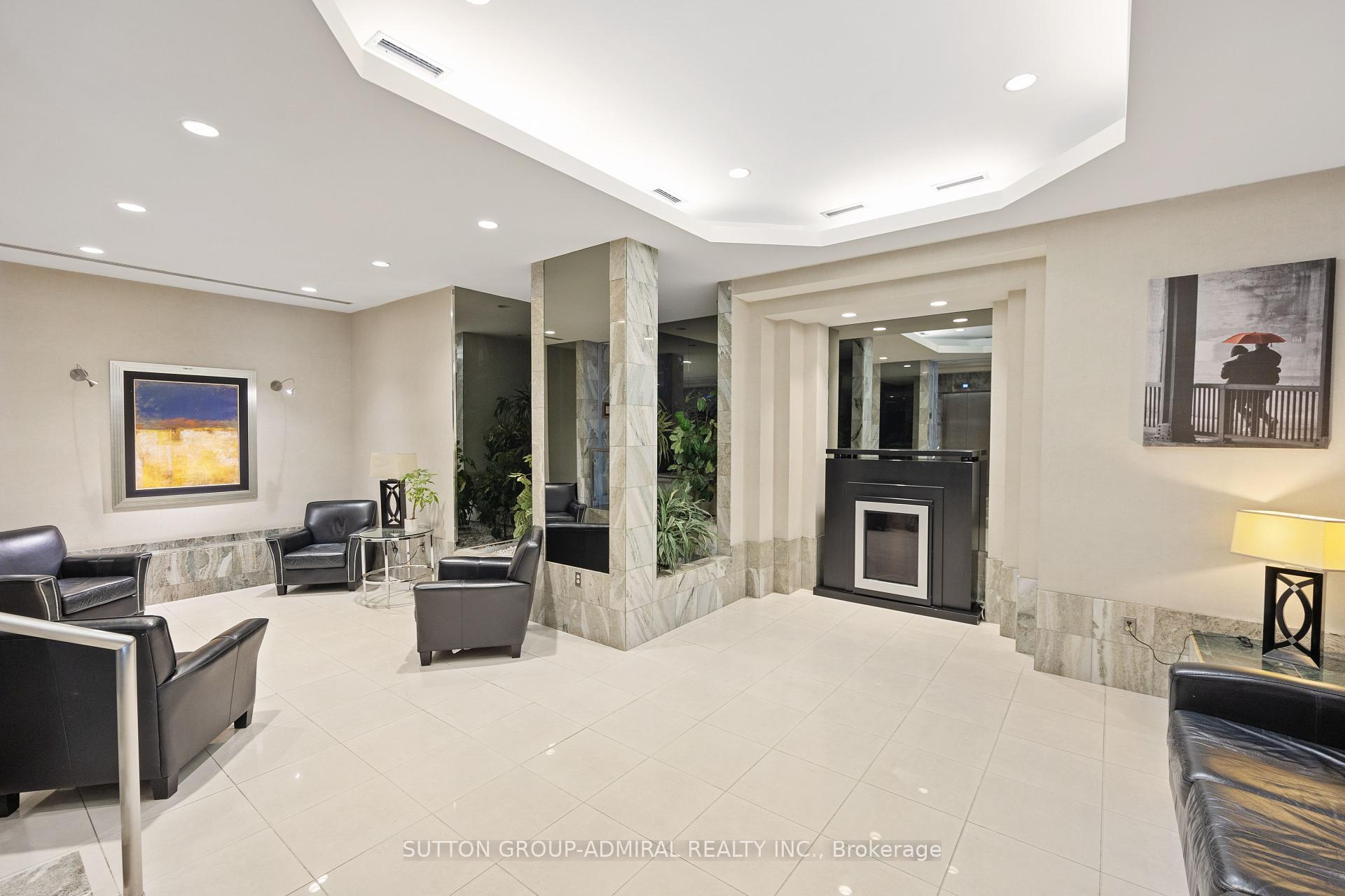 3 Bedrooms Condo at 4460 Tucana, Mississauga For sale