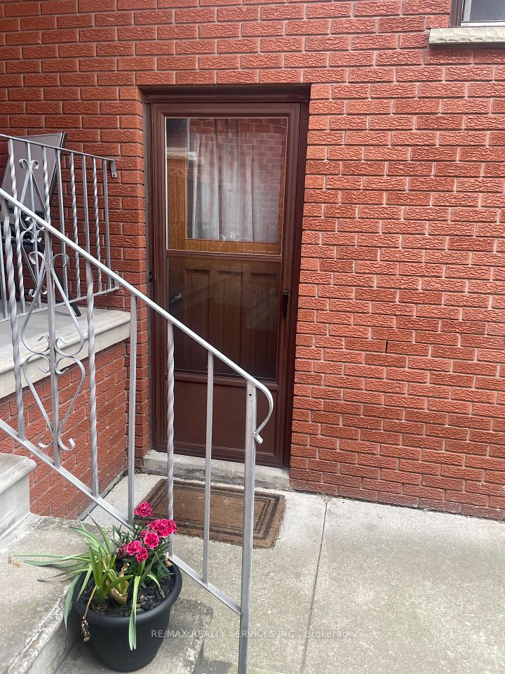 #Bsmt - 110 Milton Street, Toronto, ON M8Y 2Y4