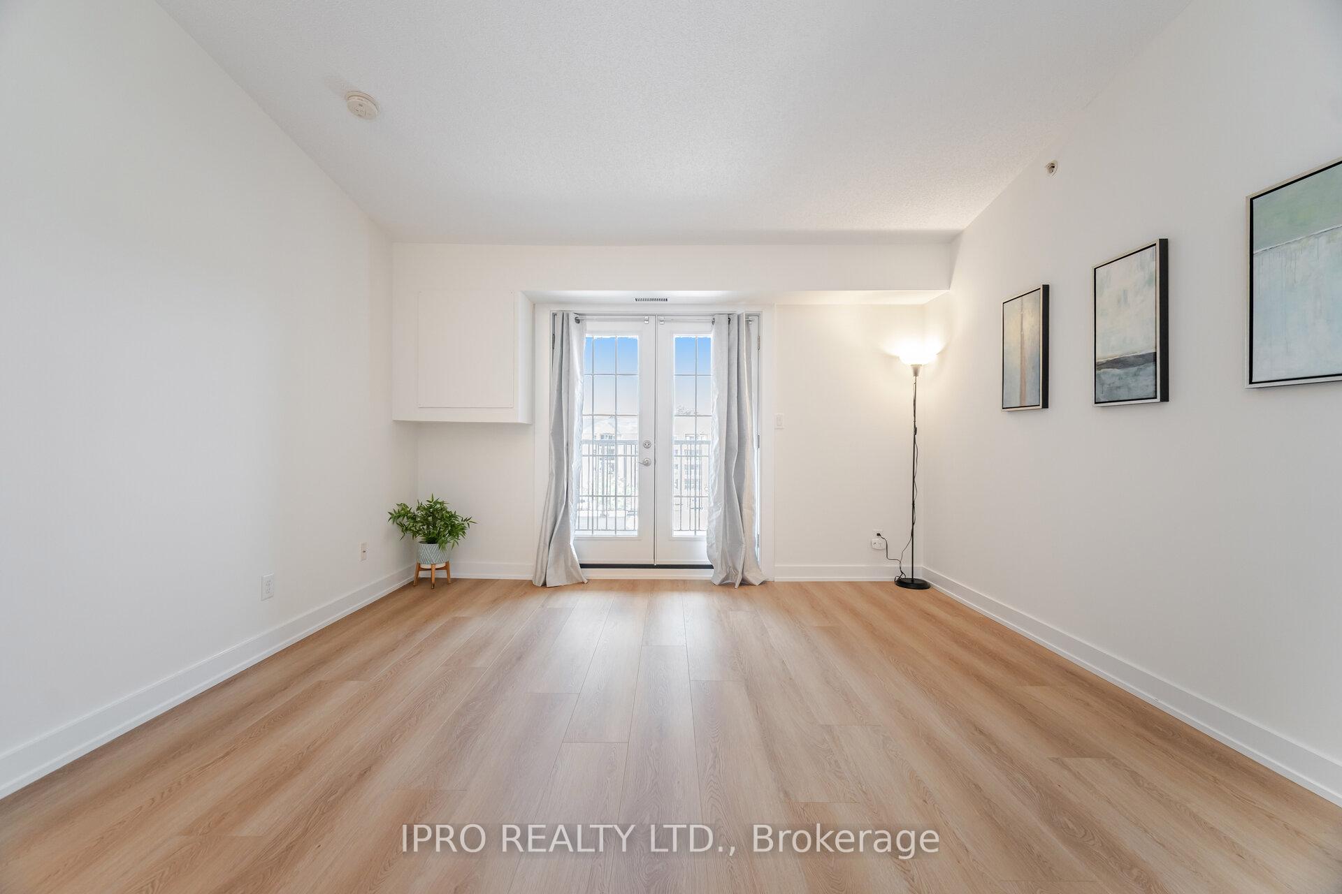 2 Bedrooms Condo at 1411 Walker’s, Burlington For sale