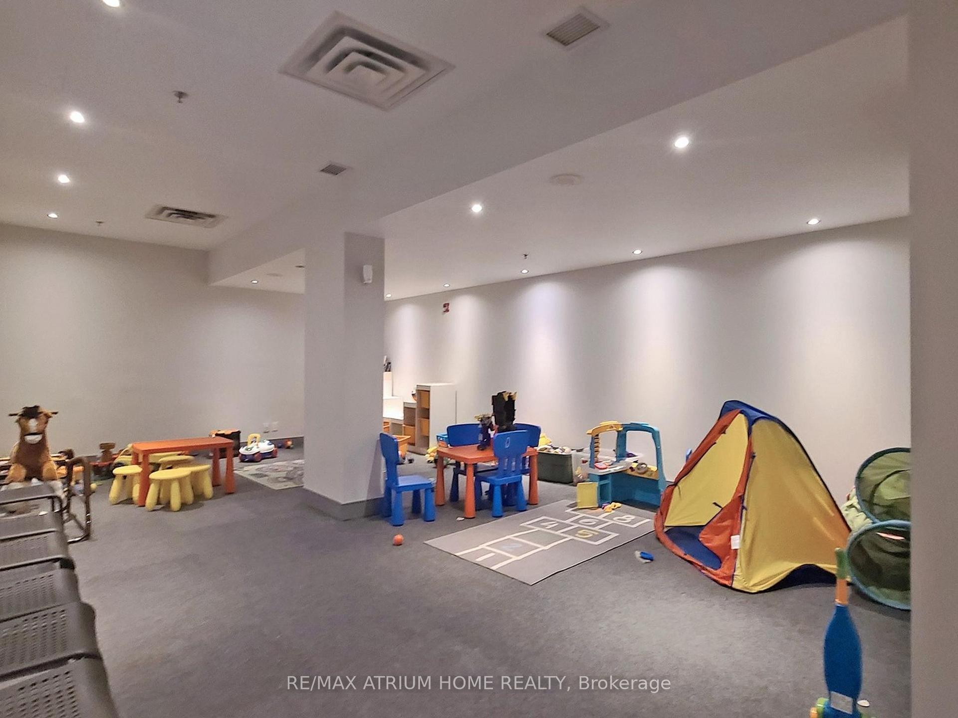 2 Bedrooms Condo at 80 Absolute, Mississauga For sale