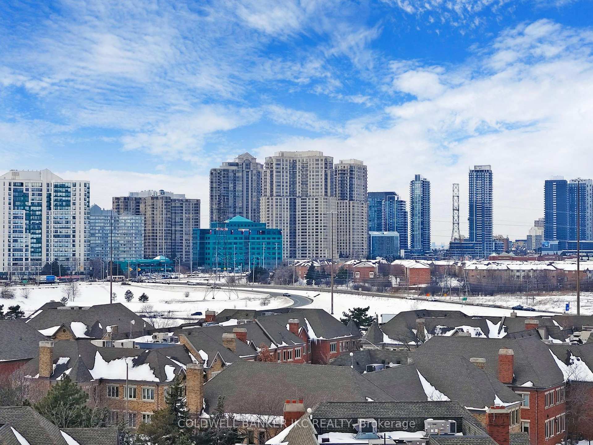 3 Bedrooms Condo at 4235 Sherwoodtowne, Mississauga For sale