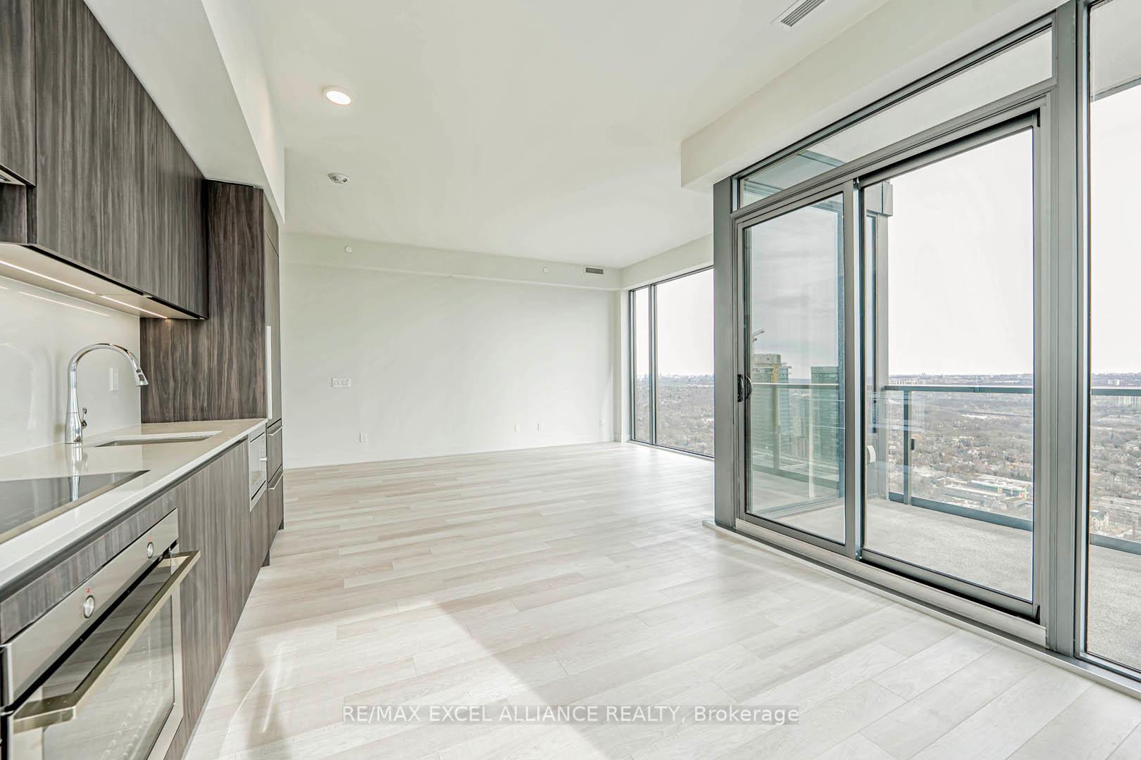 3 Bedrooms Condo at 8 Cumberland,  Toronto For sale