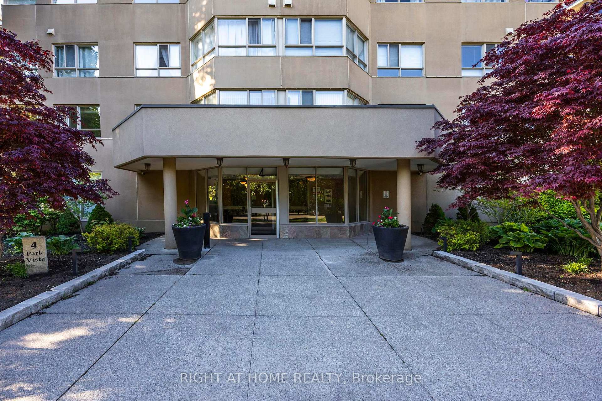 3 Bedrooms Condo at 4 Park Vista, Toronto For sale