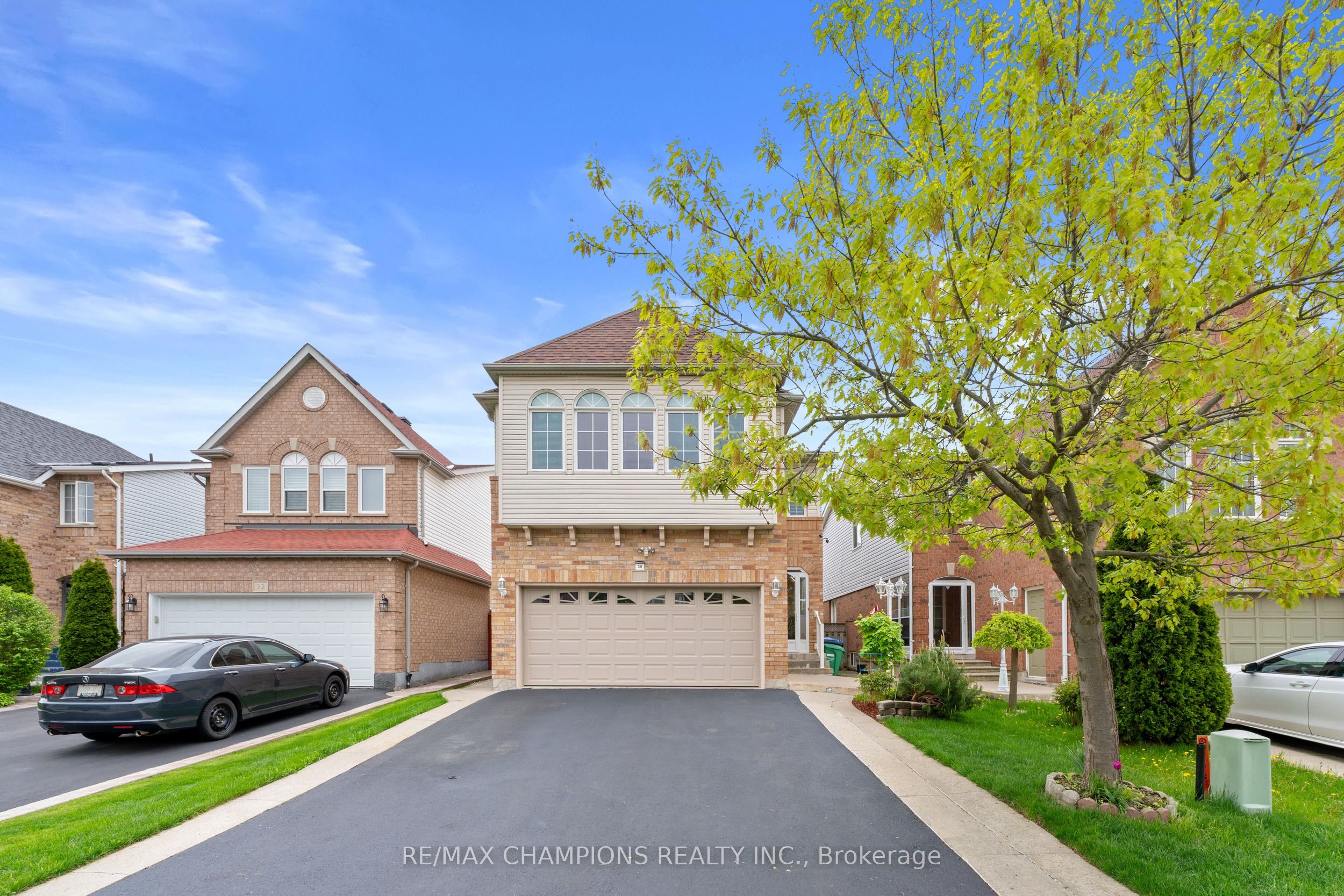 30 Larkspur Road, Brampton, ON L6R 2T6