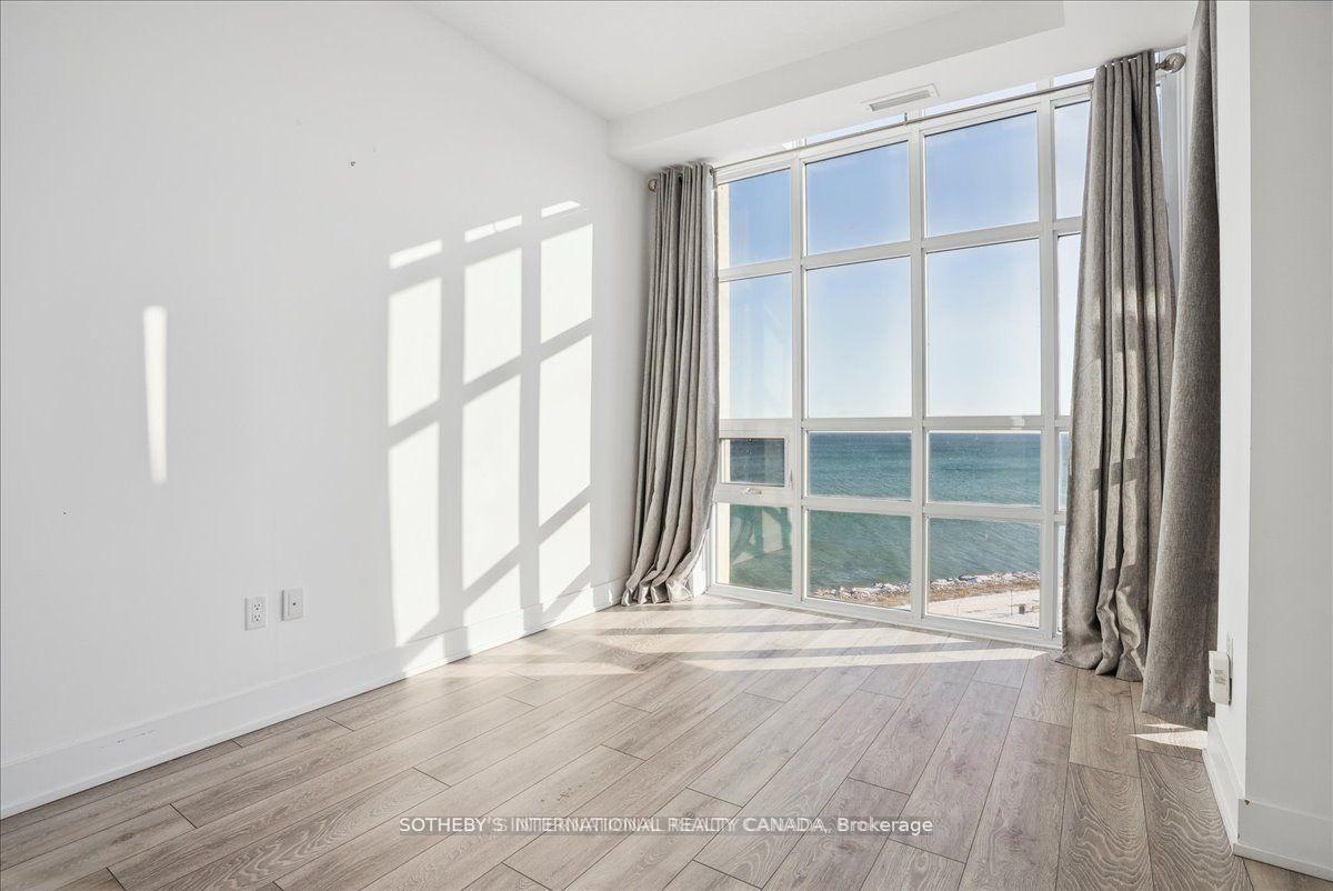 2 Bedrooms Condo at 101 Shoreview, Hamilton For sale
