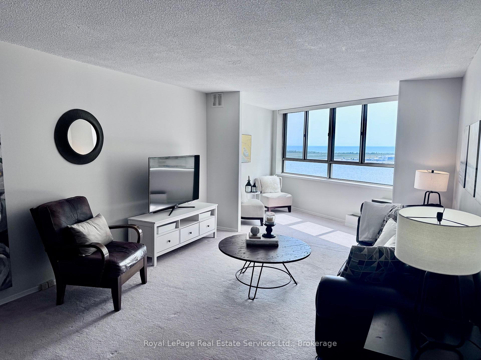 2 Bedrooms Condo at 260 Queens, Toronto For sale