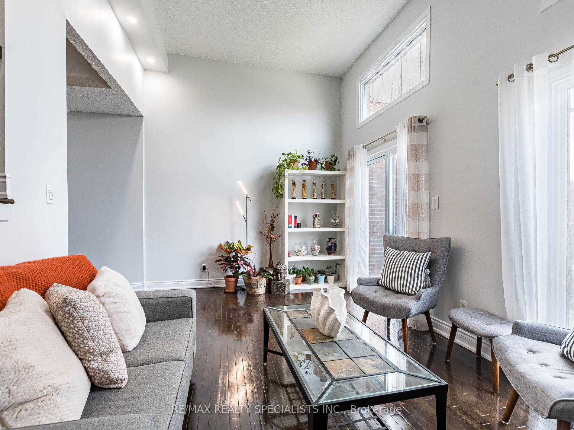 3 Bedrooms Condo at 1764 Rathburn,  Mississauga For sale