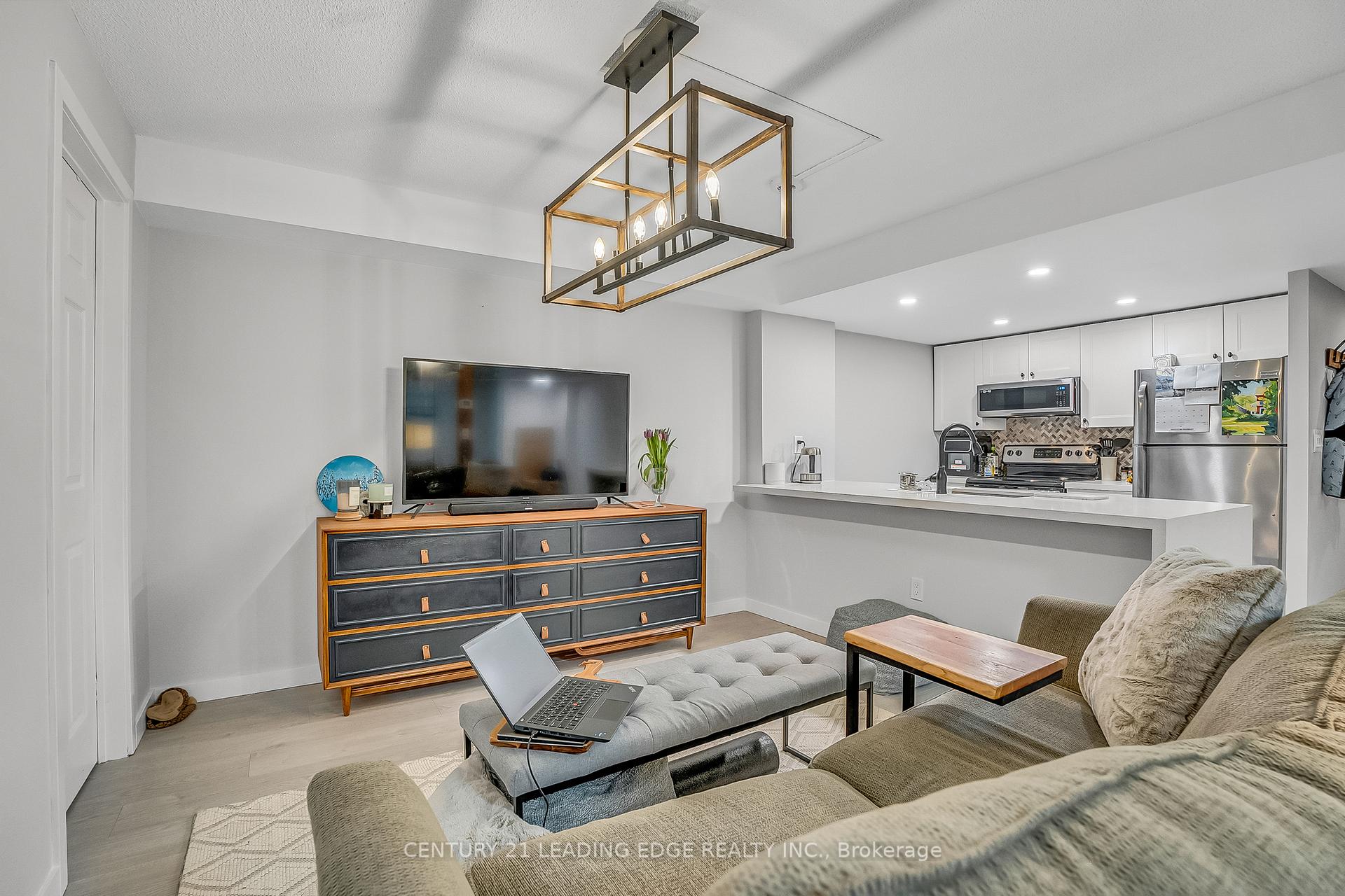 3 Bedrooms Condo at 705 King, Toronto For sale