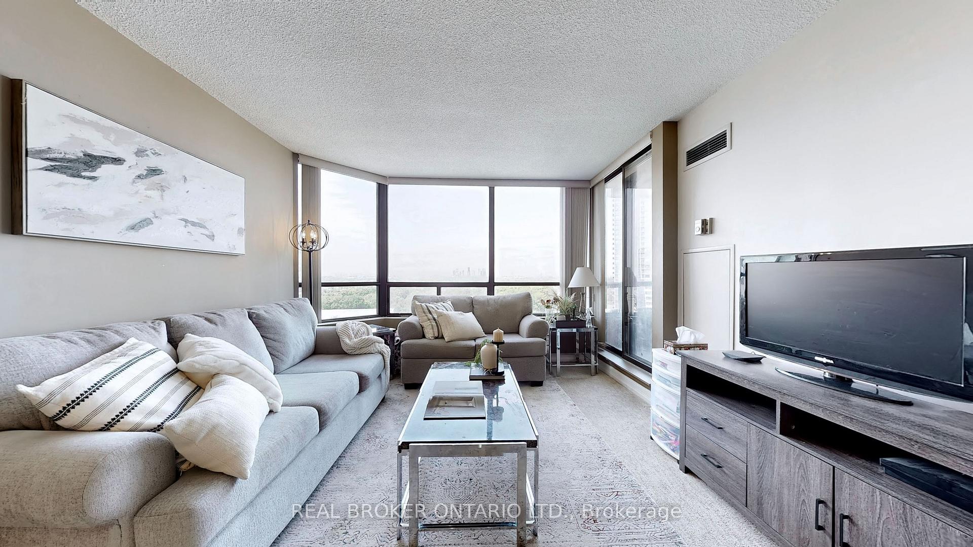 2 Bedrooms Condo at 7440 Bathurst, Vaughan For sale