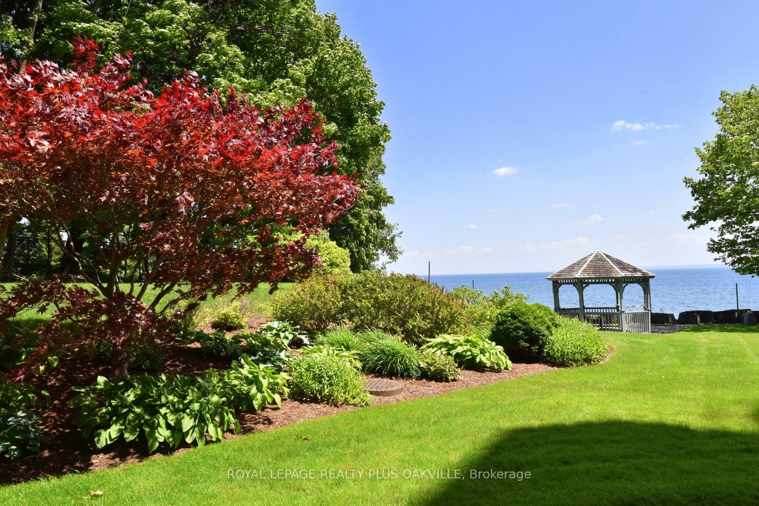 2 Bedrooms Condo at 2190 Lakeshore, Burlington For sale