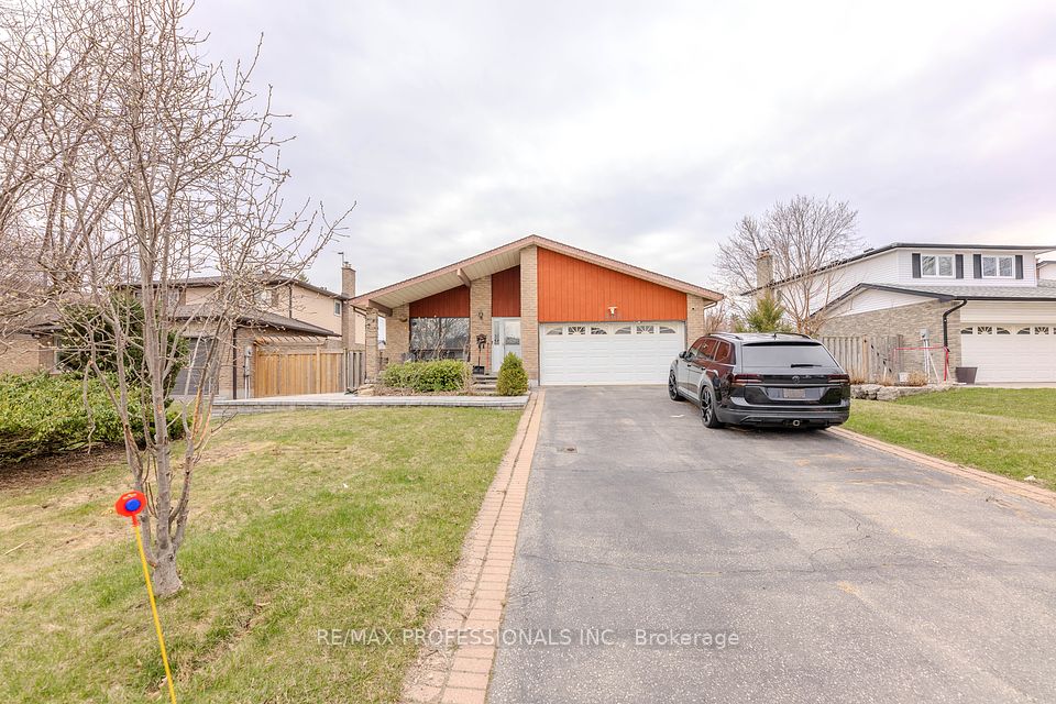 #(Lower) - 468 Gowland Crescent, Milton, ON L9T 4E5