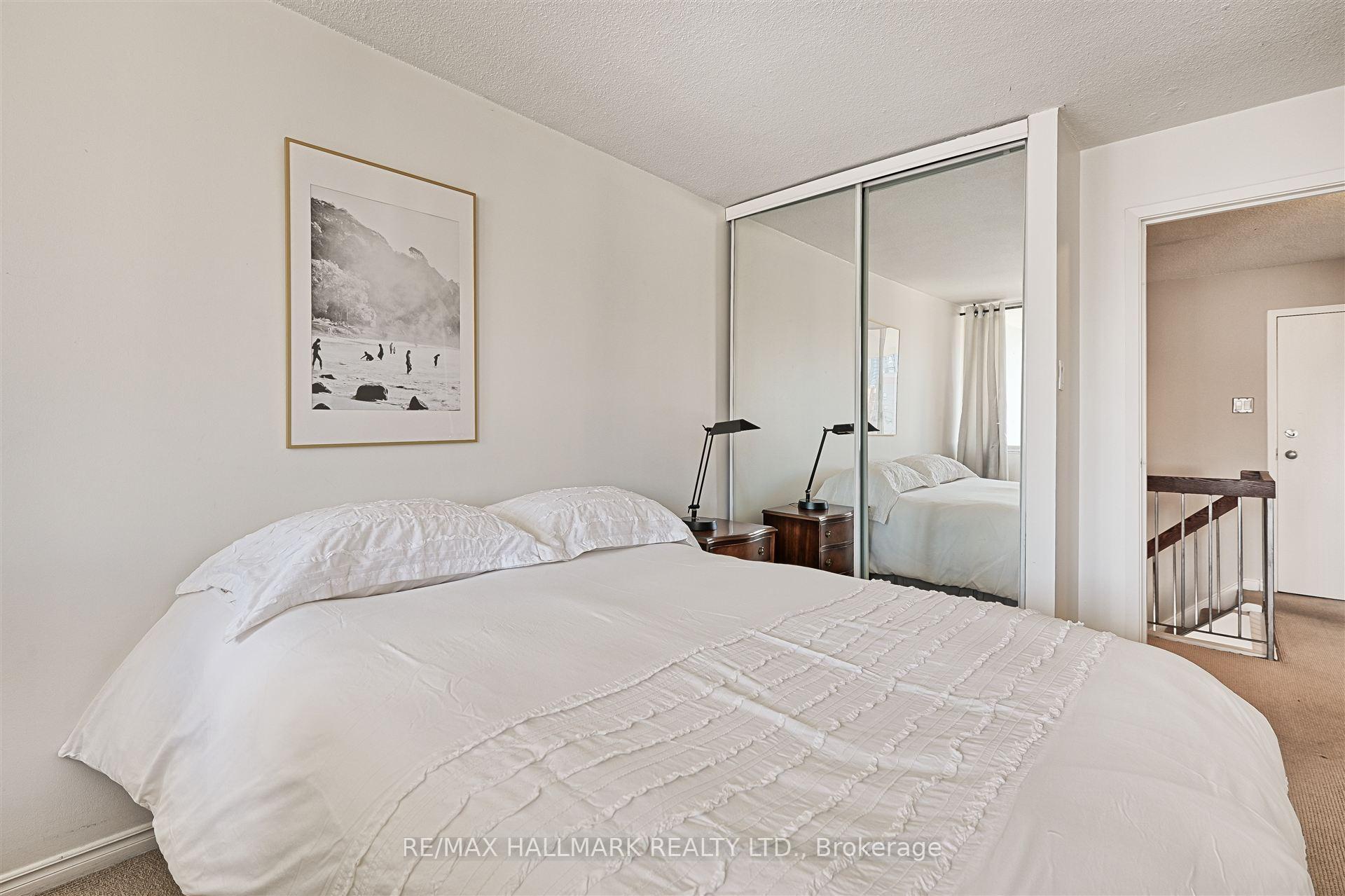 2 Bedrooms Condo at 86 Gerrard, Toronto For sale
