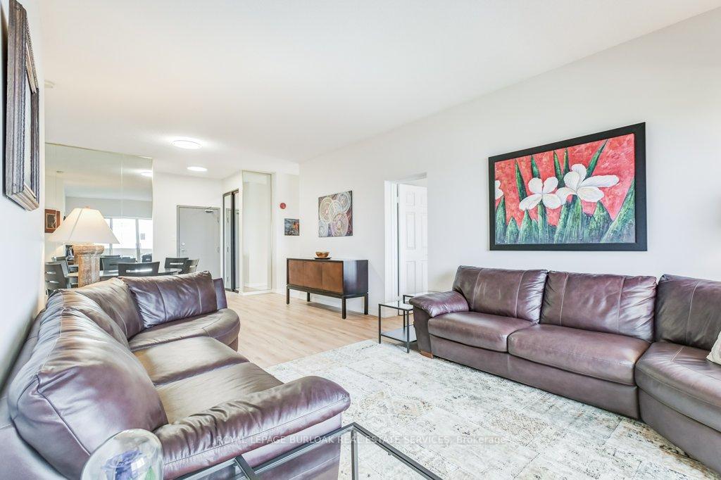 2 Bedrooms Condo at 1201 North Shore, Burlington For sale