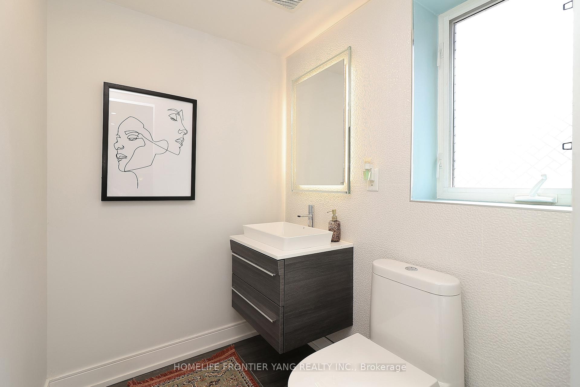 3 Bedrooms Condo at 581 Scarlett, Toronto For sale