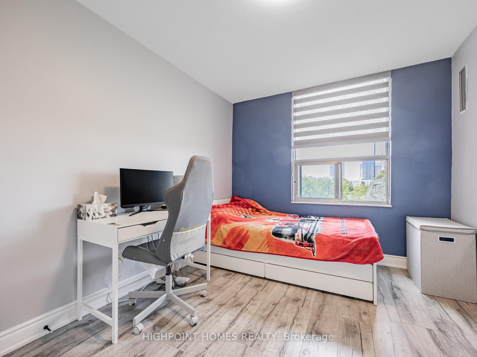 3 Bedrooms Condo at 10 Edgecliff, Toronto For sale