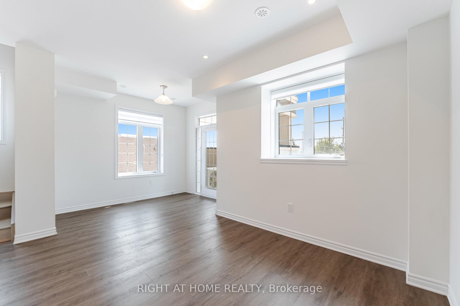 2 Bedrooms Condo at 305 Garner, Hamilton For sale