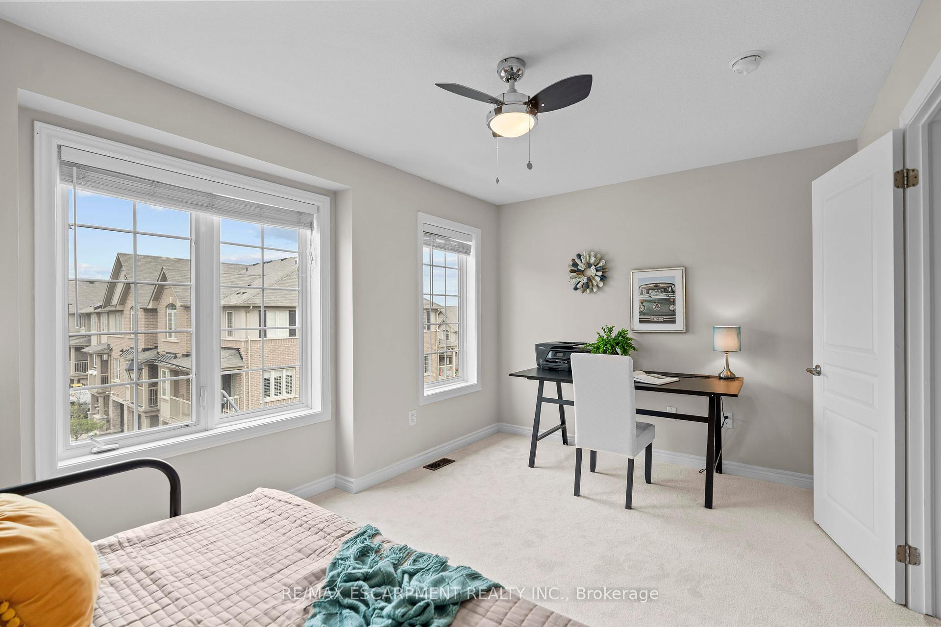 3 Bedrooms Condo at 215 Dundas, Hamilton For sale