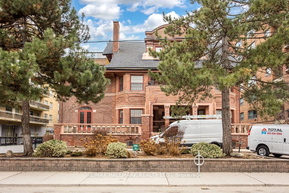 212 St George