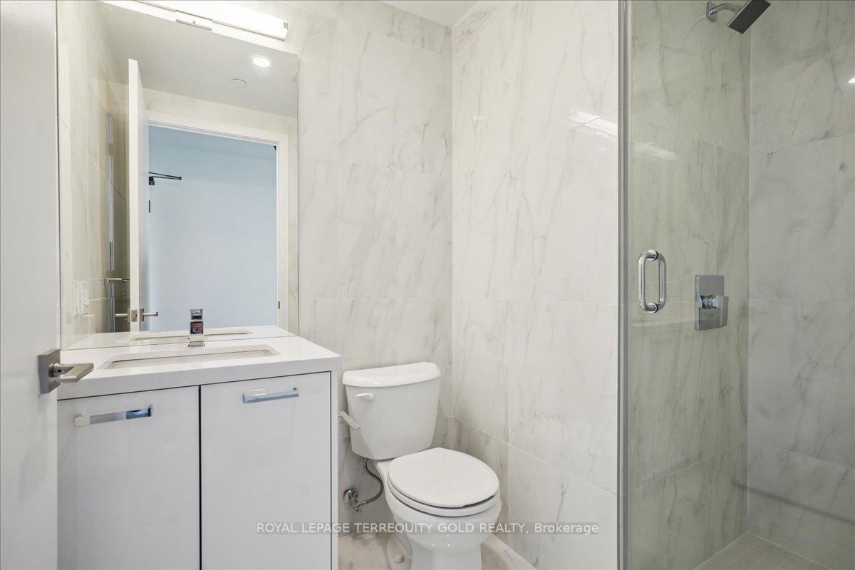 3 Bedrooms Condo at 195 McCaul, Toronto For sale
