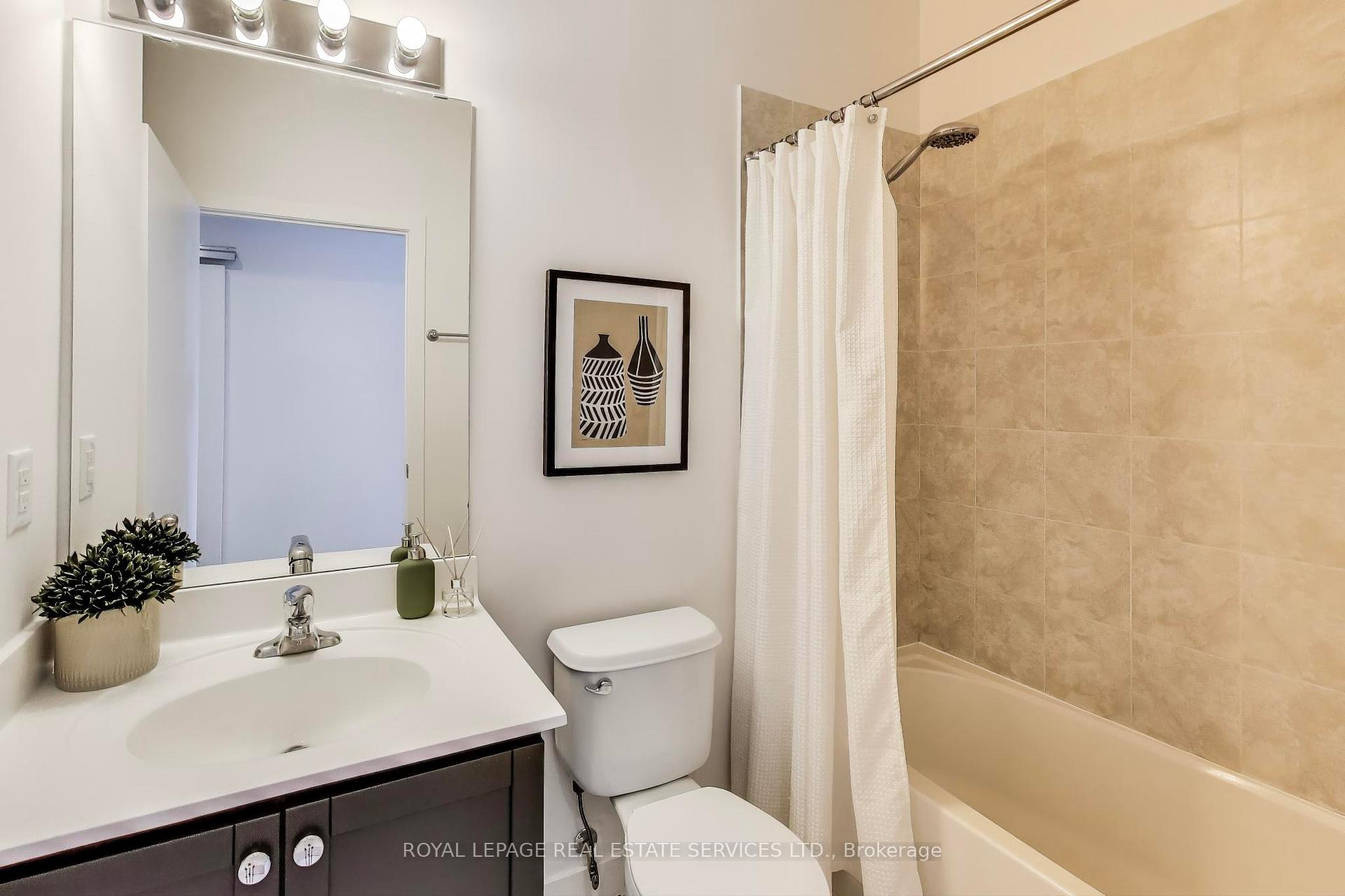 2 Bedrooms Condo at 2 Fieldway,  Toronto For sale
