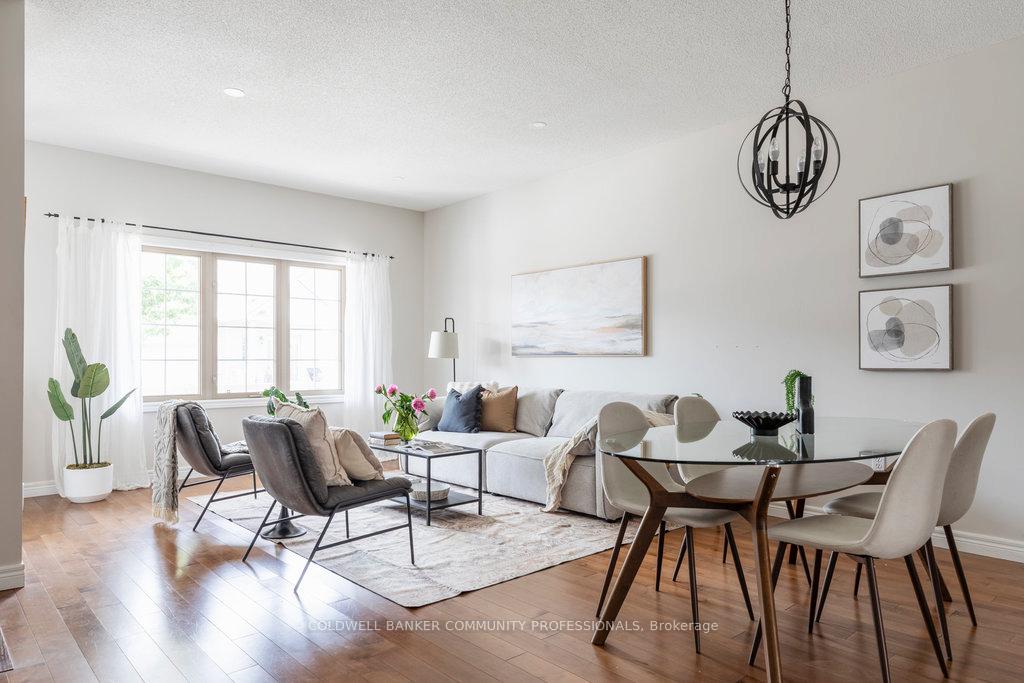 2 Bedrooms Condo at 130 Southbrook, Hamilton For sale
